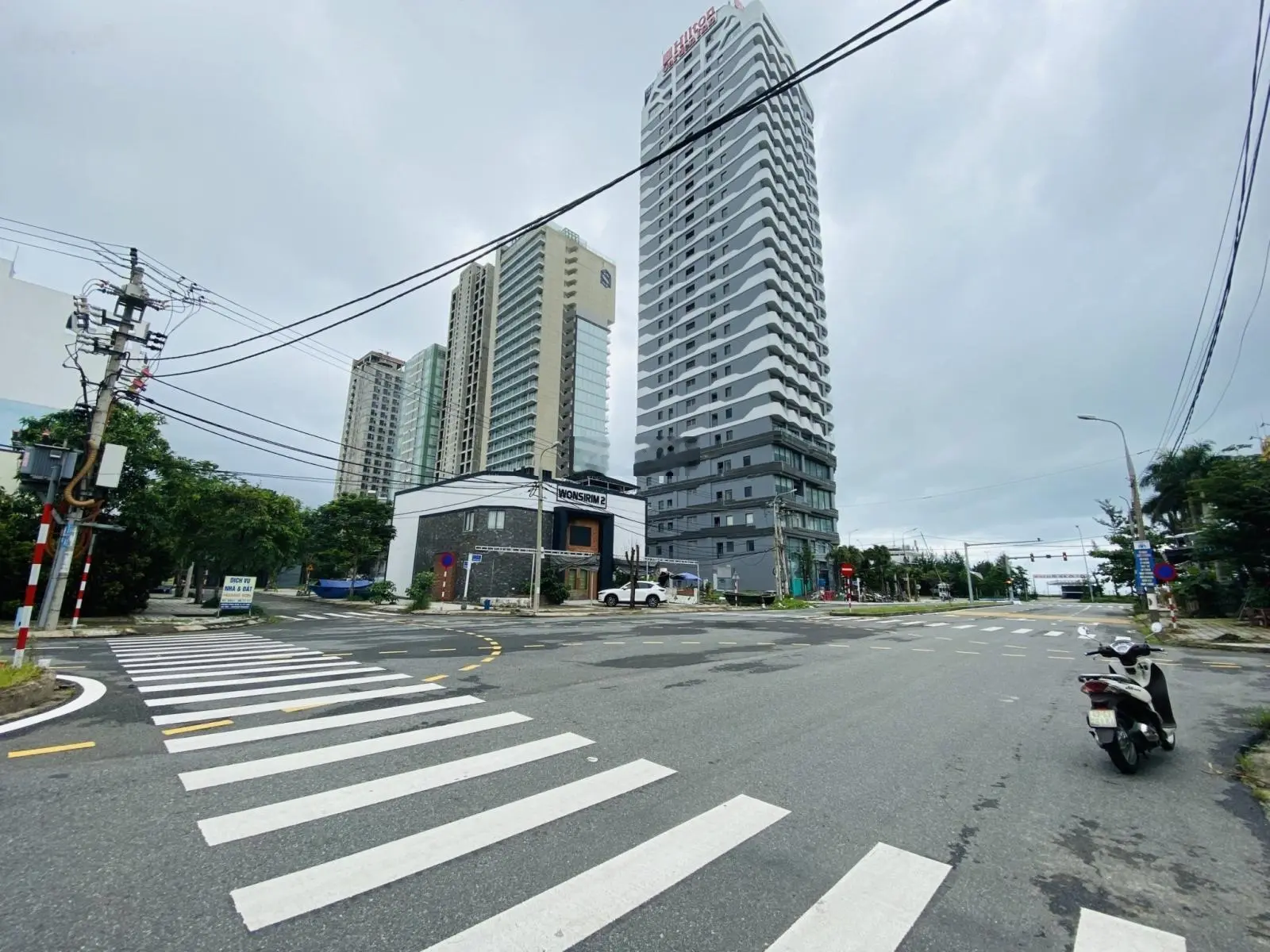 Bán lô góc 2MT đẹp 331.5m2 Vương Thừa Vũ - Lê Bôi - ngay sát bãi tắm Biển Mỹ Khê - đất xây cao tầng
