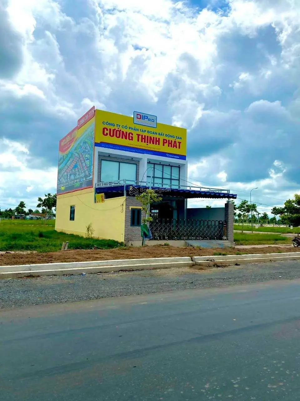 Mở bát đầu tháng 8 chính chủ cần bán gấp lô nền đất đẹp tại trung tâm Huyện Thủ Thừa Tỉnh Long An
