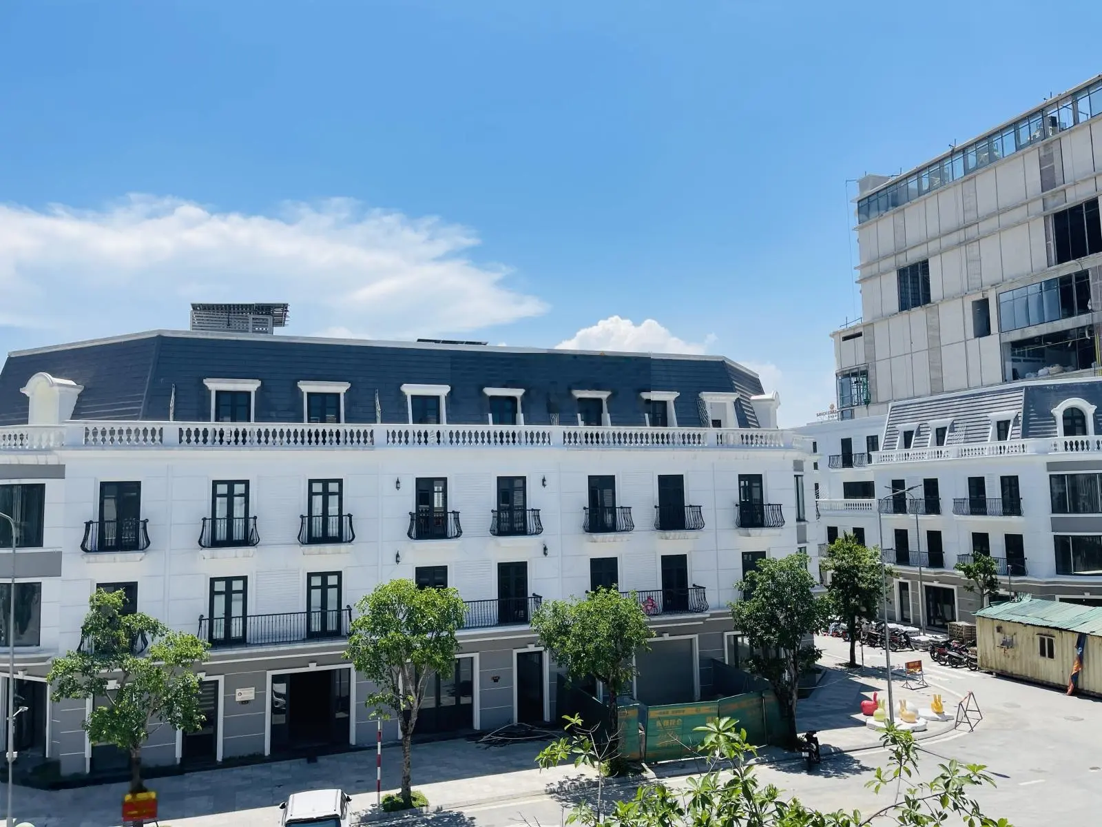 Độc quyền căn góc hoa hậu trái tim vinh
