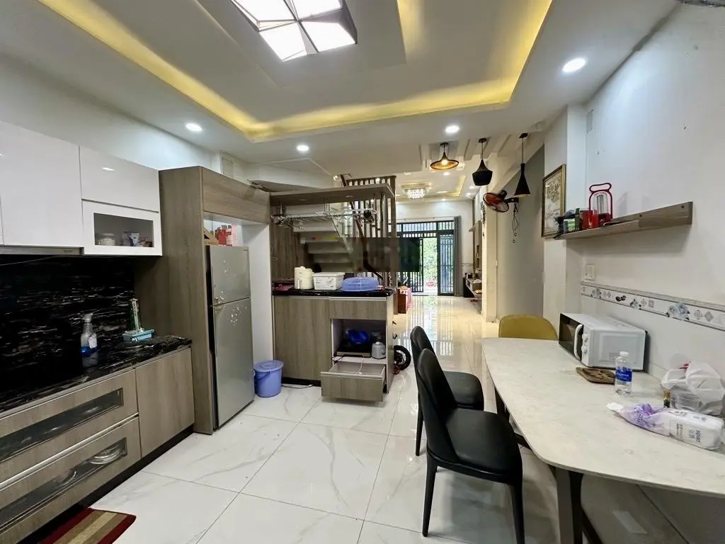 Nhà 4 tầng - ô tô đỗ cửa - Cây Keo - Tô Ngọc Vân - giá chỉ 6. X tỷ