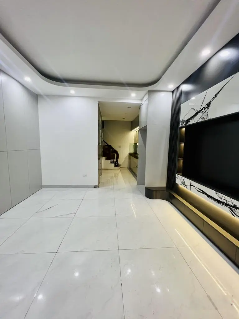Bán nhà ngõ văn chương, thang máy, ngõ nông, gần ô tô tránh. dt: 36m2, 6t, mt4.5m, giá: 7.9 tỷ