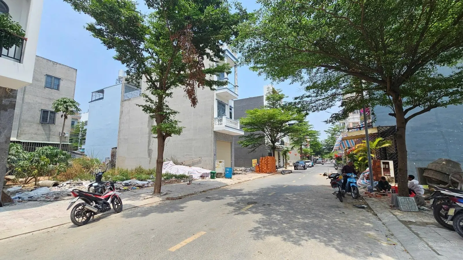 Nhà hoàn công, cách DT743 chỉ 200m
