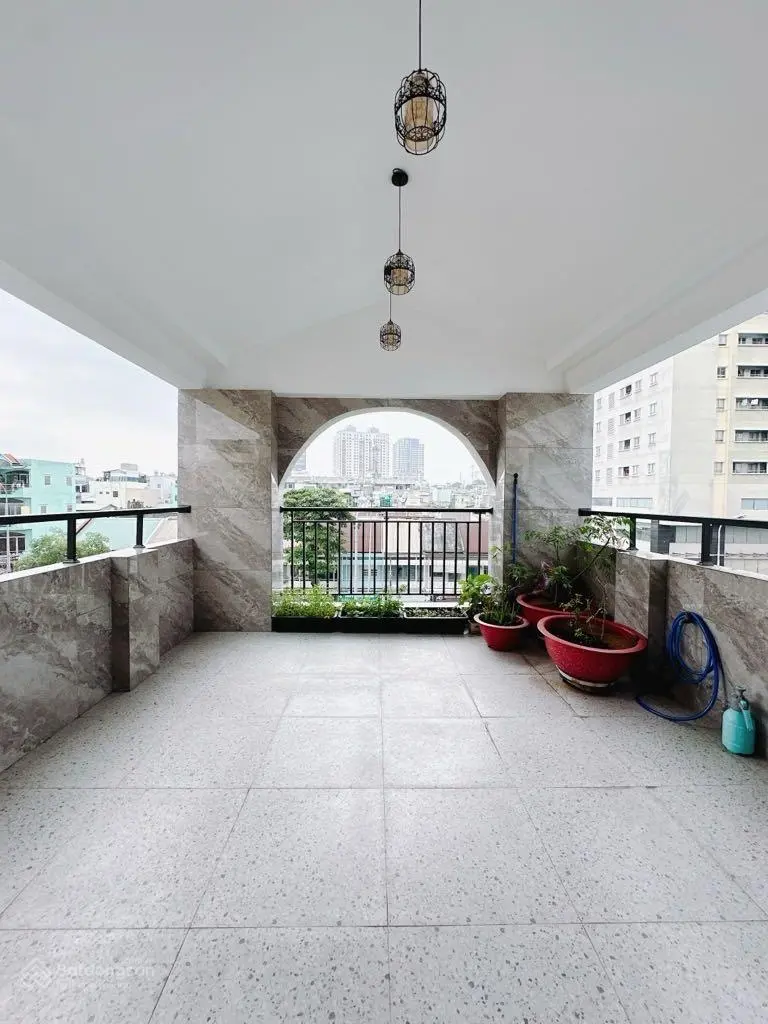 Rẻ giảm 3 tỷ. Bán nhà mặt tiền đường Nguyễn Biểu, nhà đẹp ở ngay hoặc KD CHDV. Có thang máy. Quận 5
