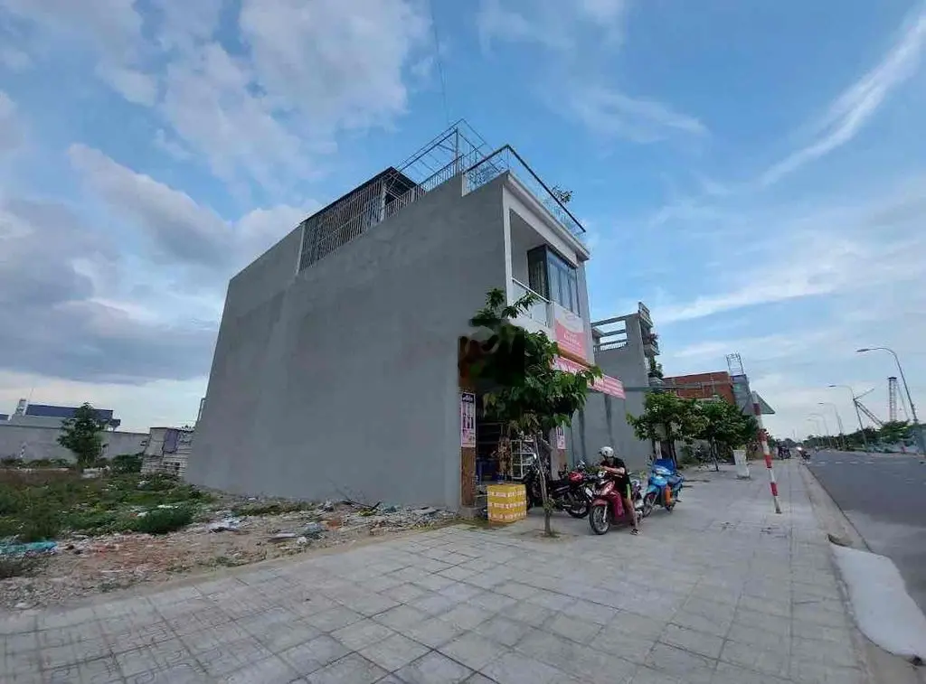 Tôi Bán Gấp Lô 100m2 Đ 240 - Lê Duẩn VinCom Long Thành 1ty560 Sang Tên