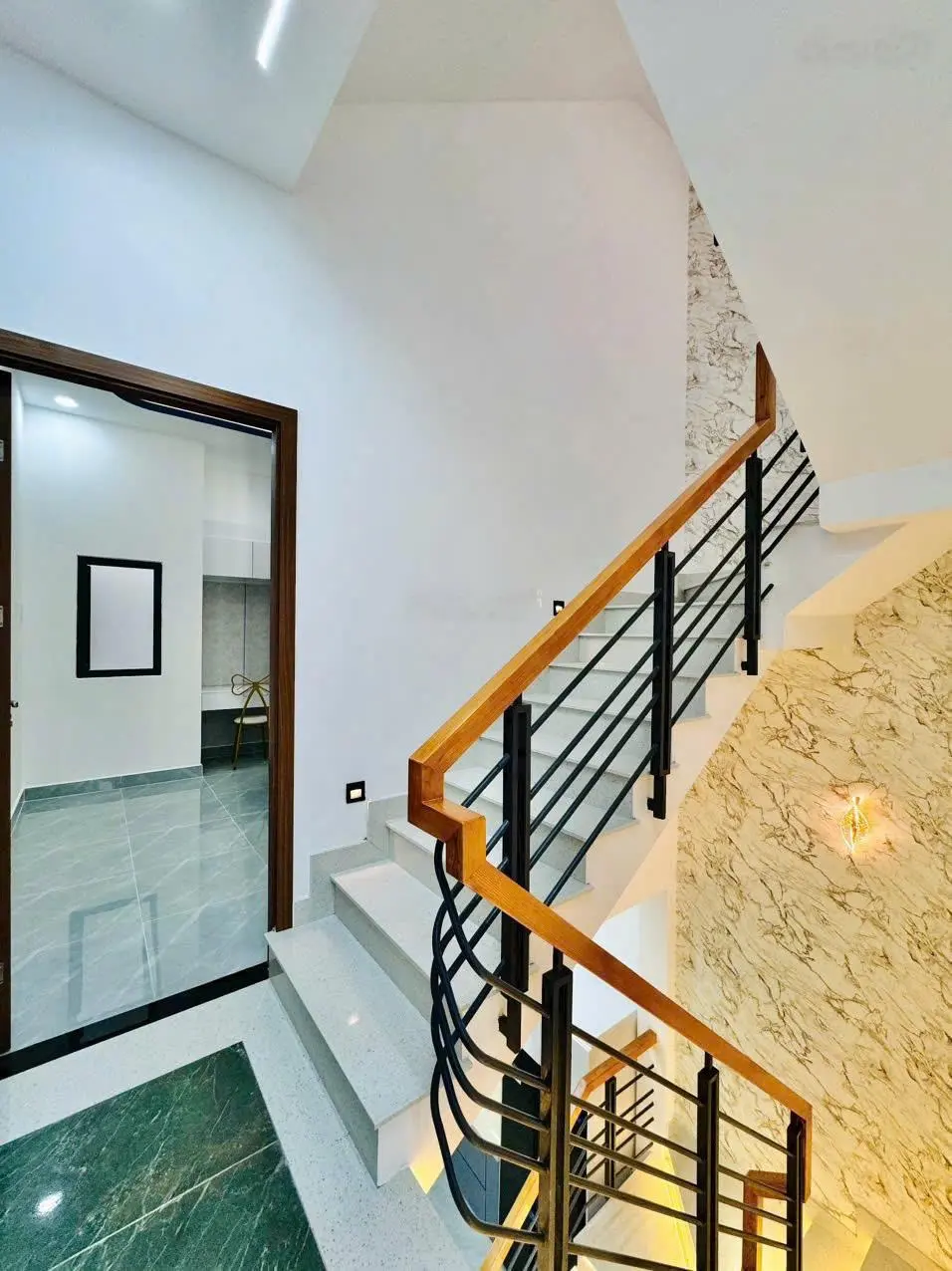 Chính chủ kẹt tiền bán nhà GIÁ 3TỶ550 Đ.Trần Não, Q.2. DT 60m2. HĐ thuê 16tr/tháng. Nhà 1T2L. SHR