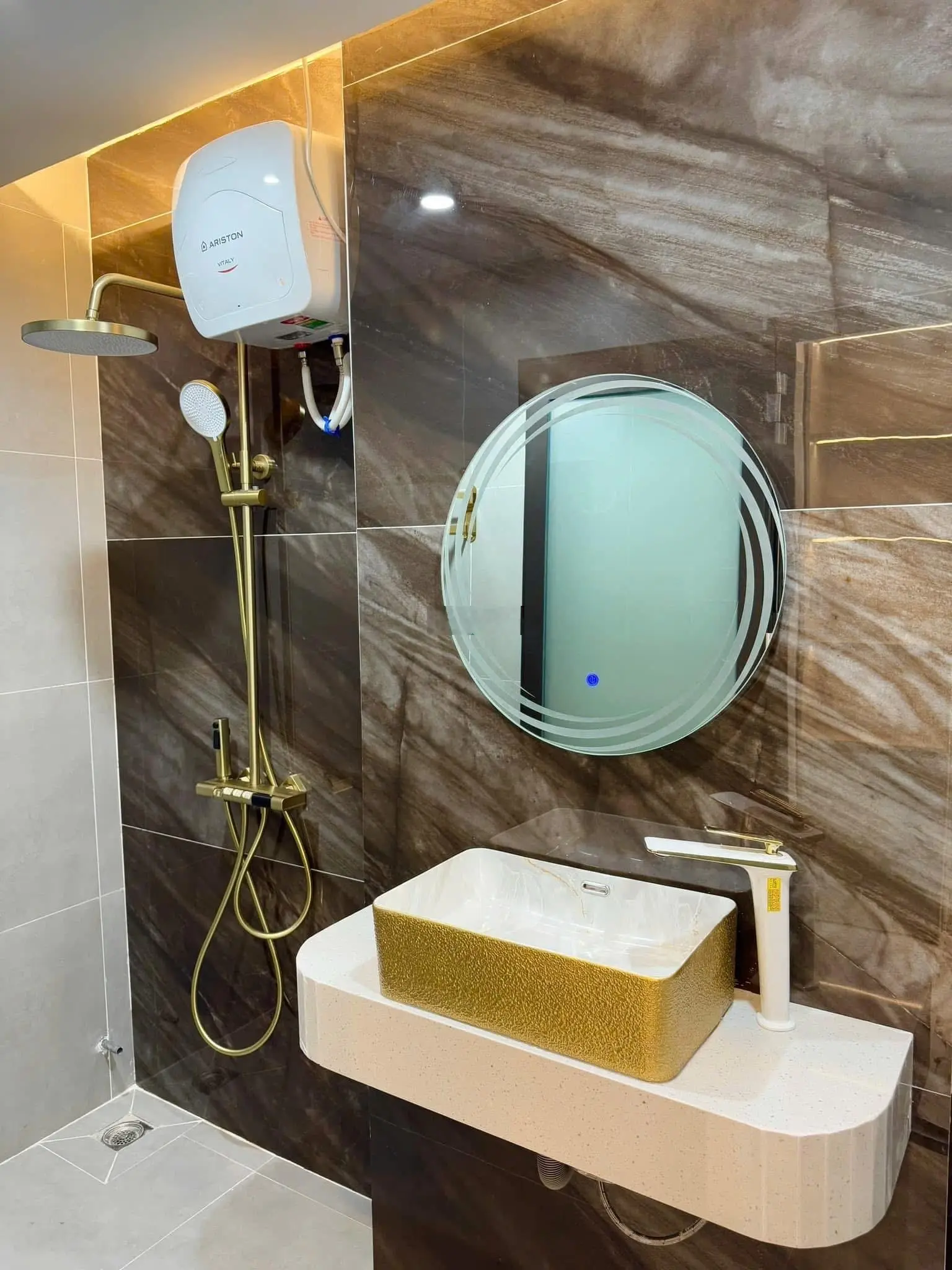 Nhà 3 tầng 3 mê full nội thất cao cấp đường 5m5 Hoà Minh 22