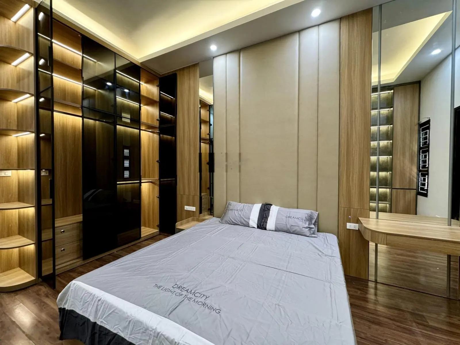 17B Bán NR đẹp tại Huỳnh Thúc Kháng, 18 tỷ, 60m2, 6PN, 4WC