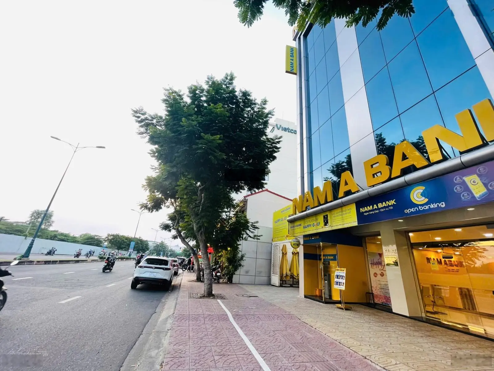 Bán nhà C4 mặt tiền kinh doanh Lê Văn Việt gần 4 trường đại học lớn trung tâm Quận 9 ngang 15m hiếm