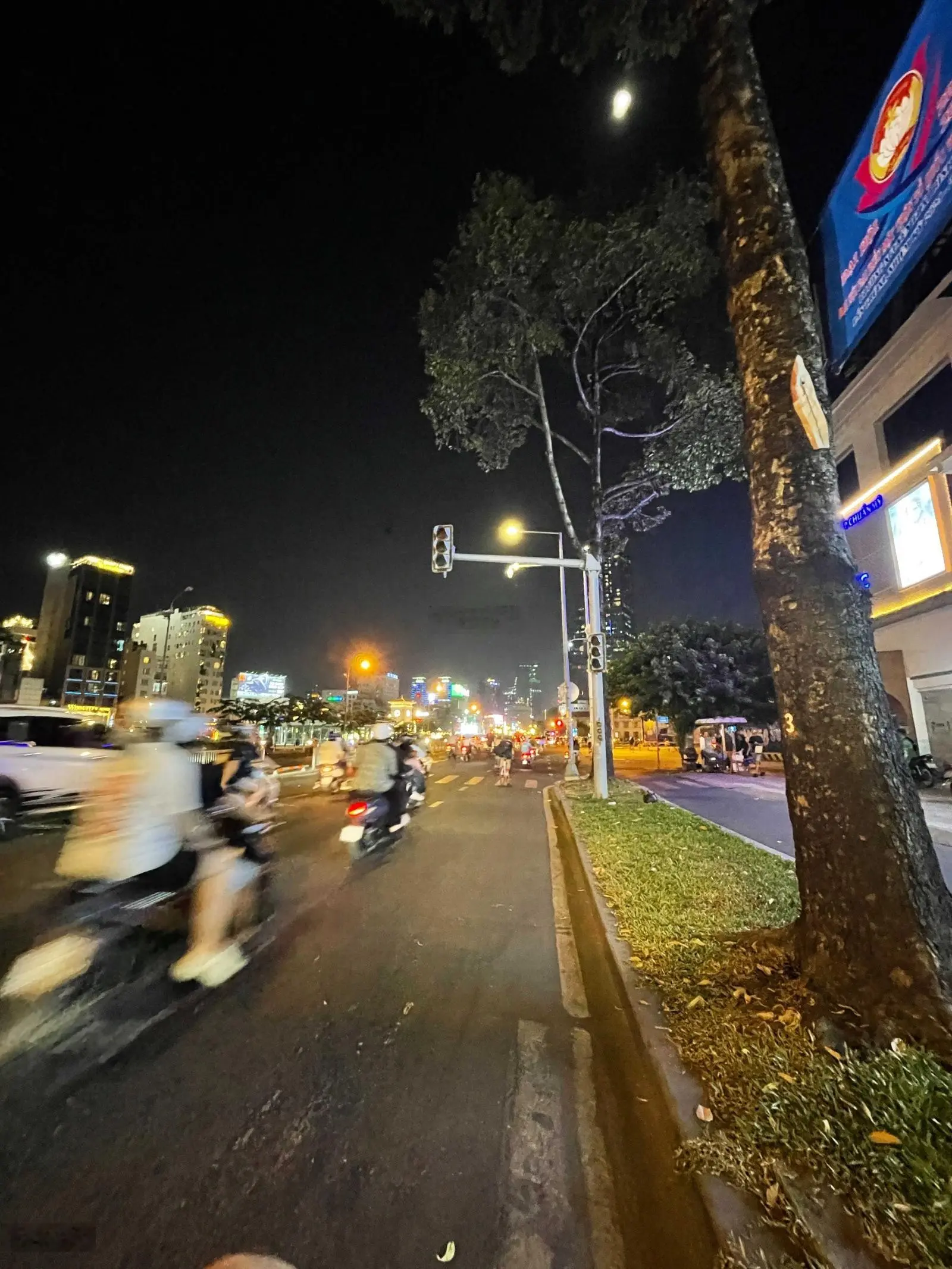 Q.10, Ngô Gia Tự - Mặt tiền phố chuyên doanh nội thất hàng đầu Sài Gòn, đoạn đẹp nhất tuyến đường