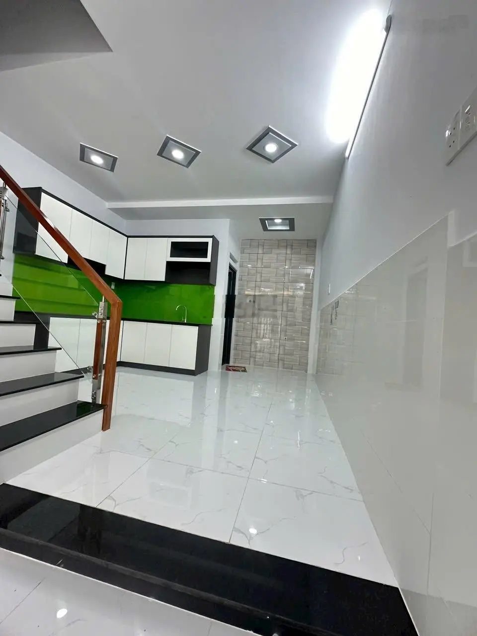 Đi 173 Gò Xoài thẳng vô 50m là tới. Đ/c: 15/ Lô Tư, BHH A, Bình Tân DT: 4 x 12m, SHR