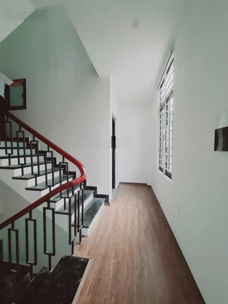 Nhà lô góc 2 mặt thoáng, ngõ ôtô tránh - trung tâm Cự Khối, gần chợ, 50m ra trường học, kinh doanh