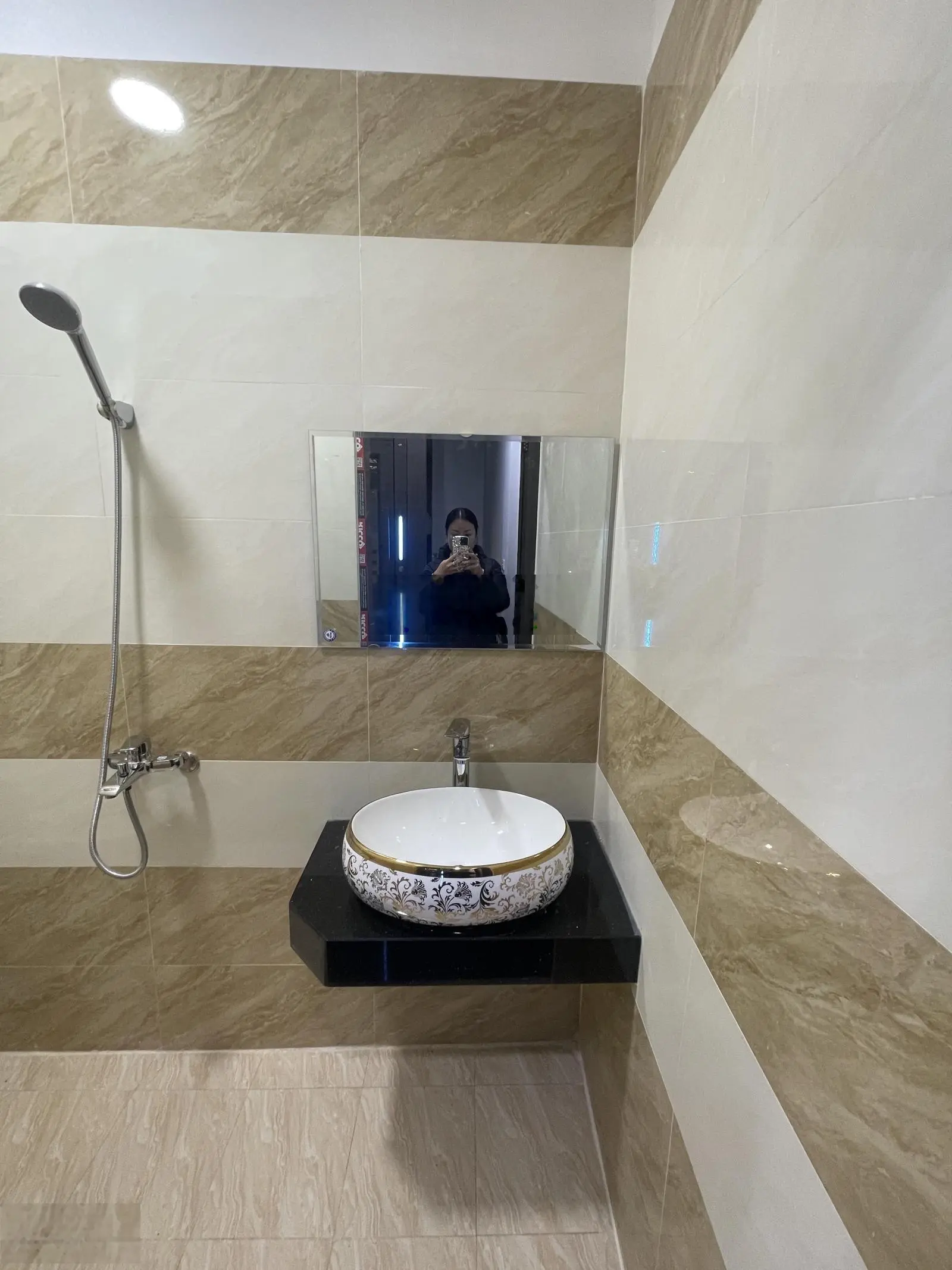 Chính chủ nhờ bán gấp nhà nguyễn cao 6 tầng thang máy chỉ 10 m ra ô tô đỗ.