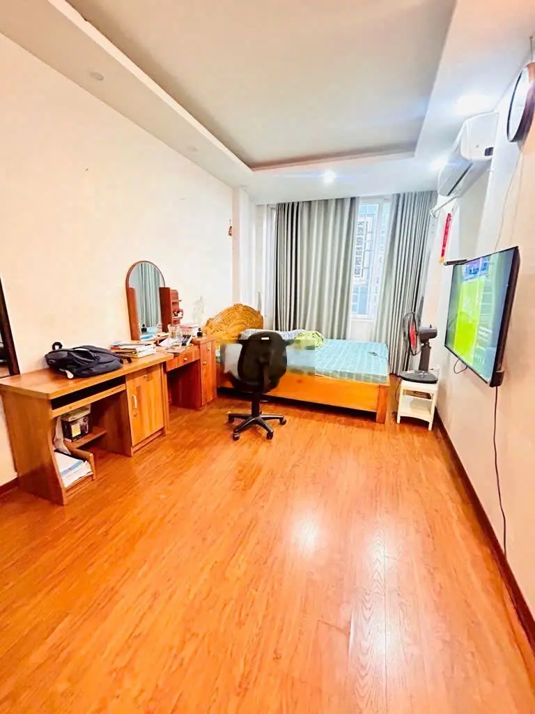Cần bán nhà tân ấp, đẹp thông thoáng, ở ngay 32m 6 tầng.