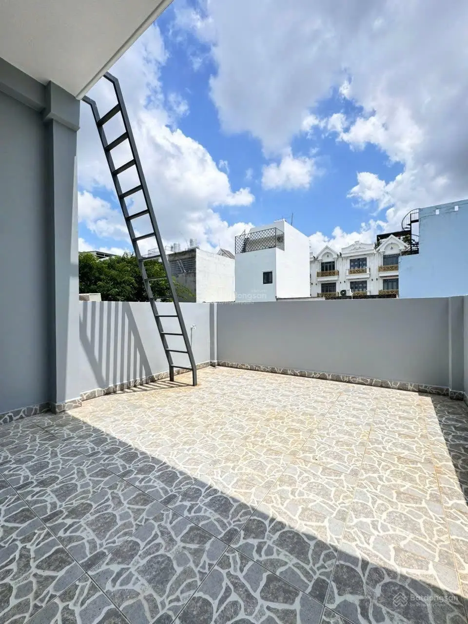 Bán nhà: Trệt + 2 lầu, DT( 4m x 12m), hẻm 5m đường Hương Lộ 2, Bình Tân