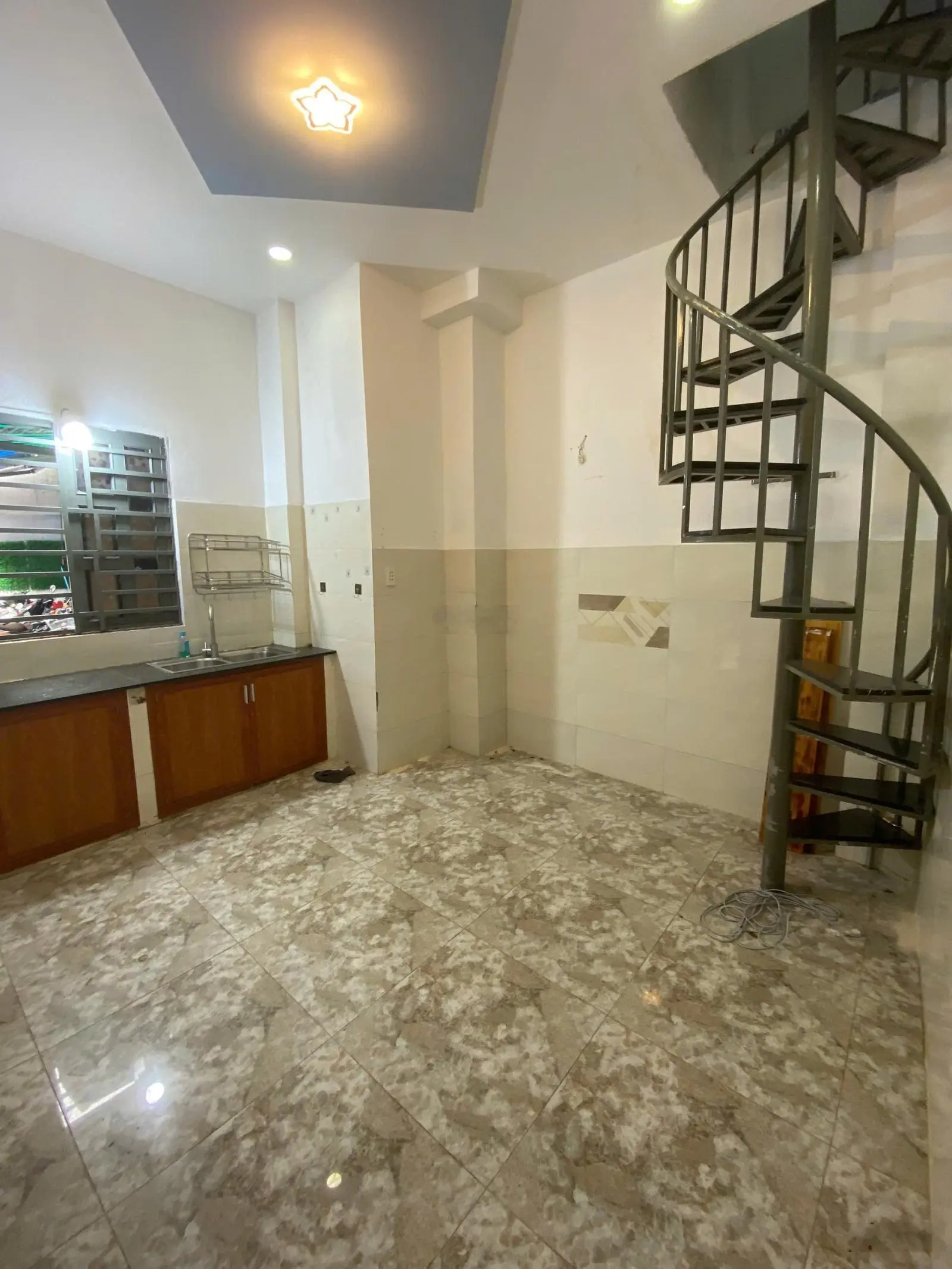 Bán nhà 2 tầng DT: 4,3x3,8m đường Trần Quang Diệu, P14, Quận 3, vị trí trung tâm Quận 3-giá 2,45 tỷ