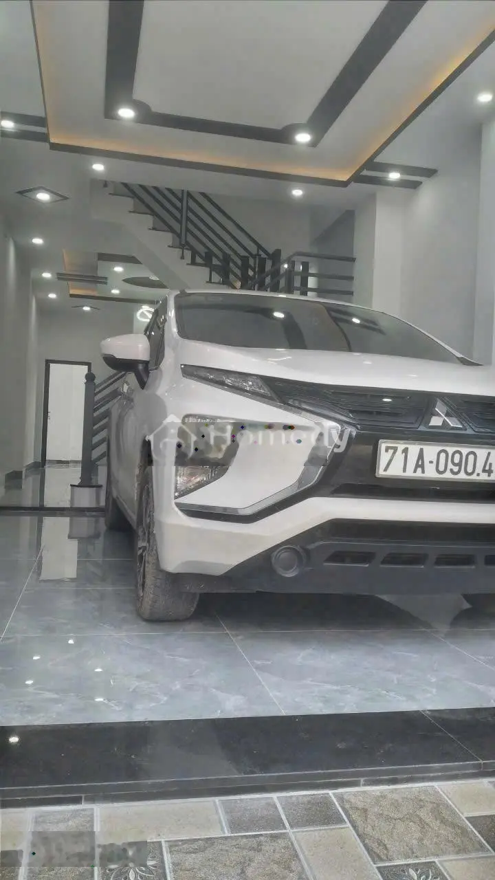 Nhà 4 tầng thuận tiện kinh doanh cách chợ Cần Đước 500m, SHR sang tên công chứng ngay