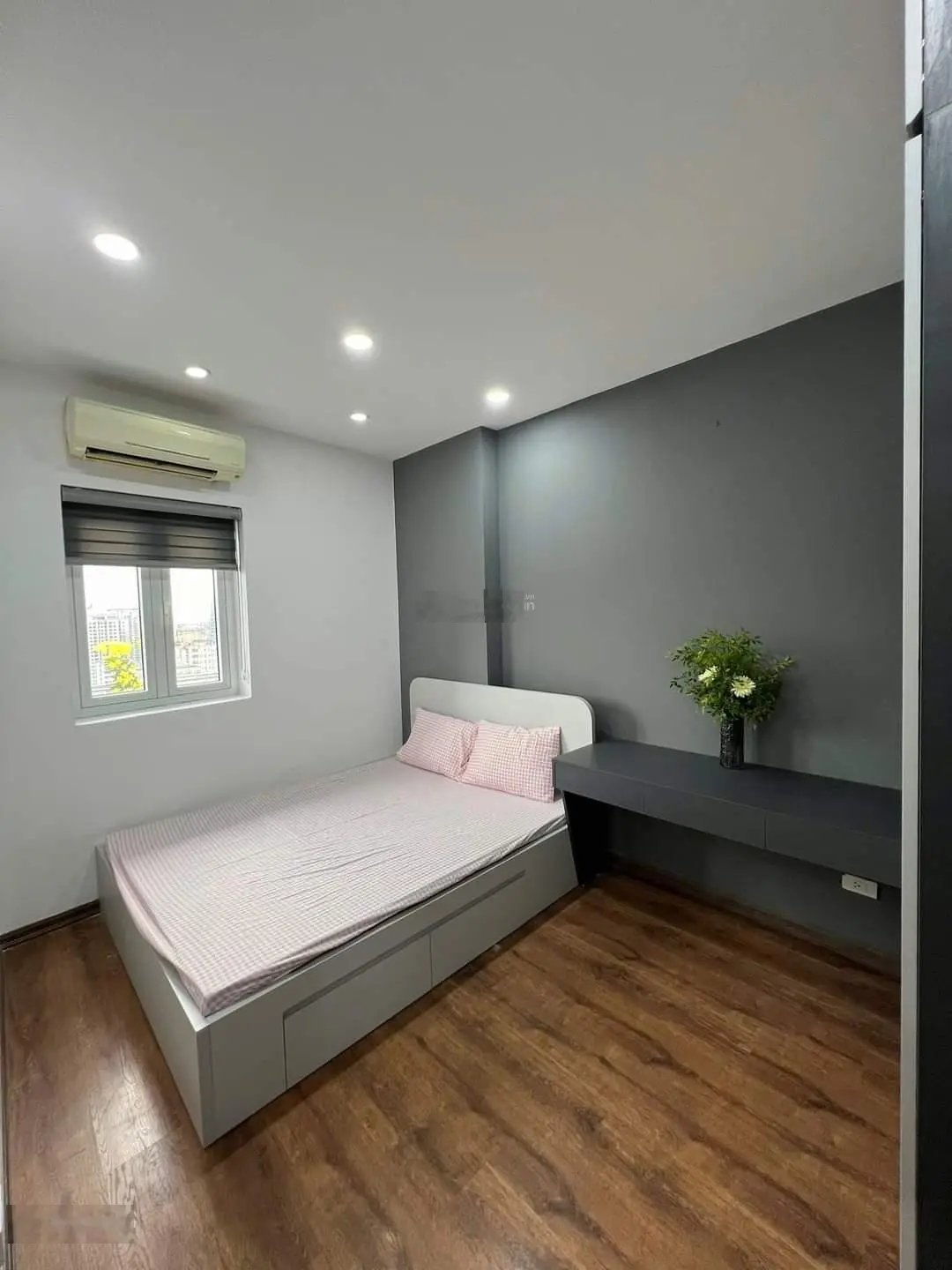 Gia đình tôi chuyển công tác cần bán gấp căn hộ 3 ngủ giá rẻ nhất thị trường, xem nhà liên hệ tôi.