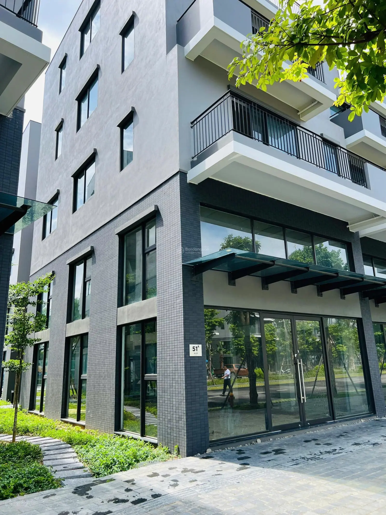 Cắt lỗ căn biệt thự hoa hậu 113m2, giá chỉ 8.5 tỷ, căn vip xẻ khe, 4 tầng, Eco Central Park Vinh