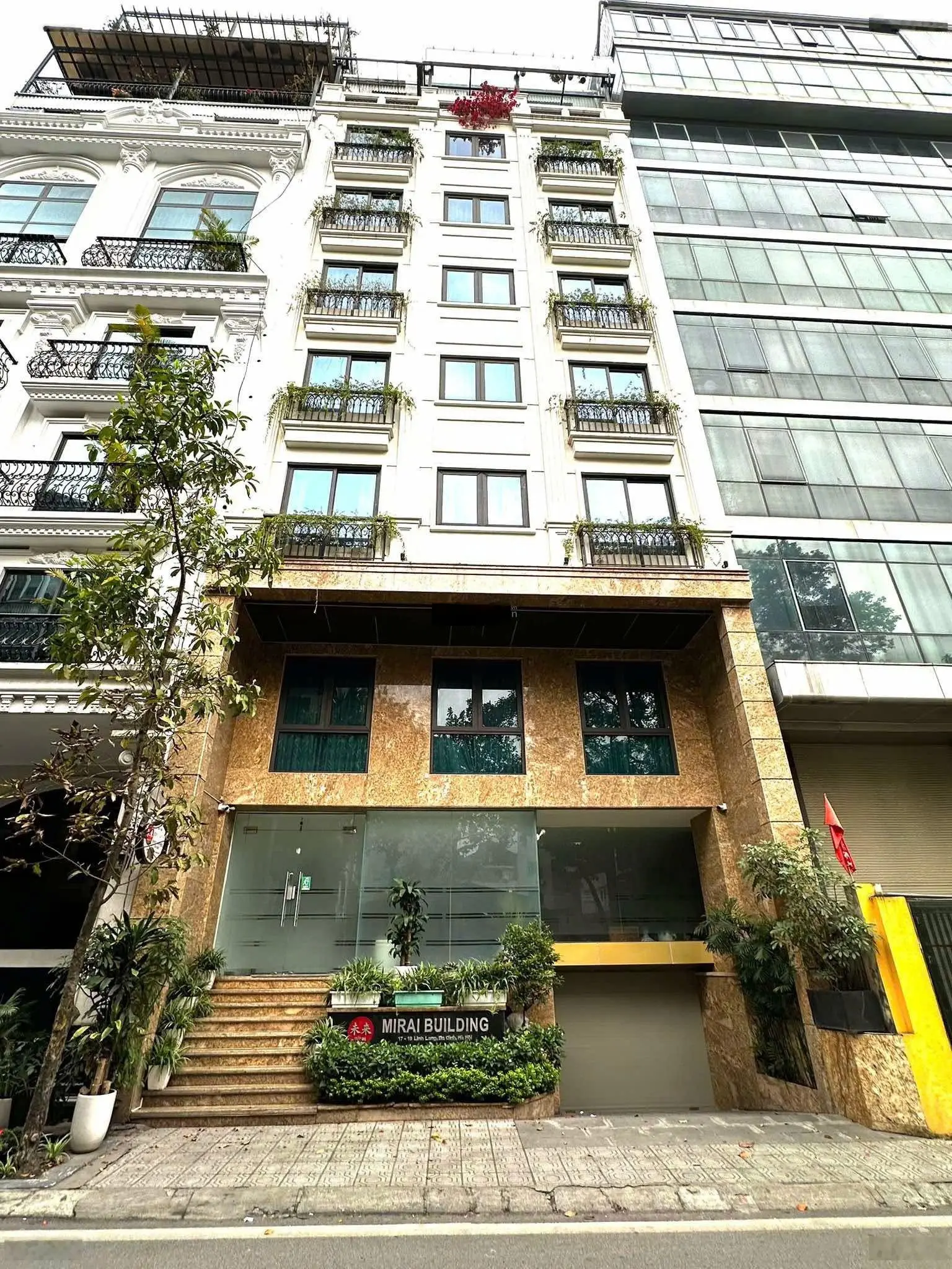 39 tỷ nhỉnh có nhà mặt phố Trung Kính - 8 tầng * 76.5m2 - ô tô tránh - view 3 mặt phố