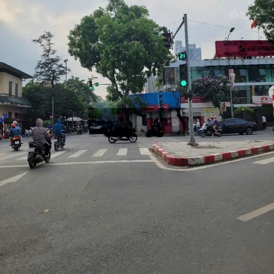Bán nhà mặt ngõ ô tô 7.8 tỷ, DT sổ 32m2, MT 3m, trước nhà 5m, sau nhà 2m, Bà Triệu, Hà Đông