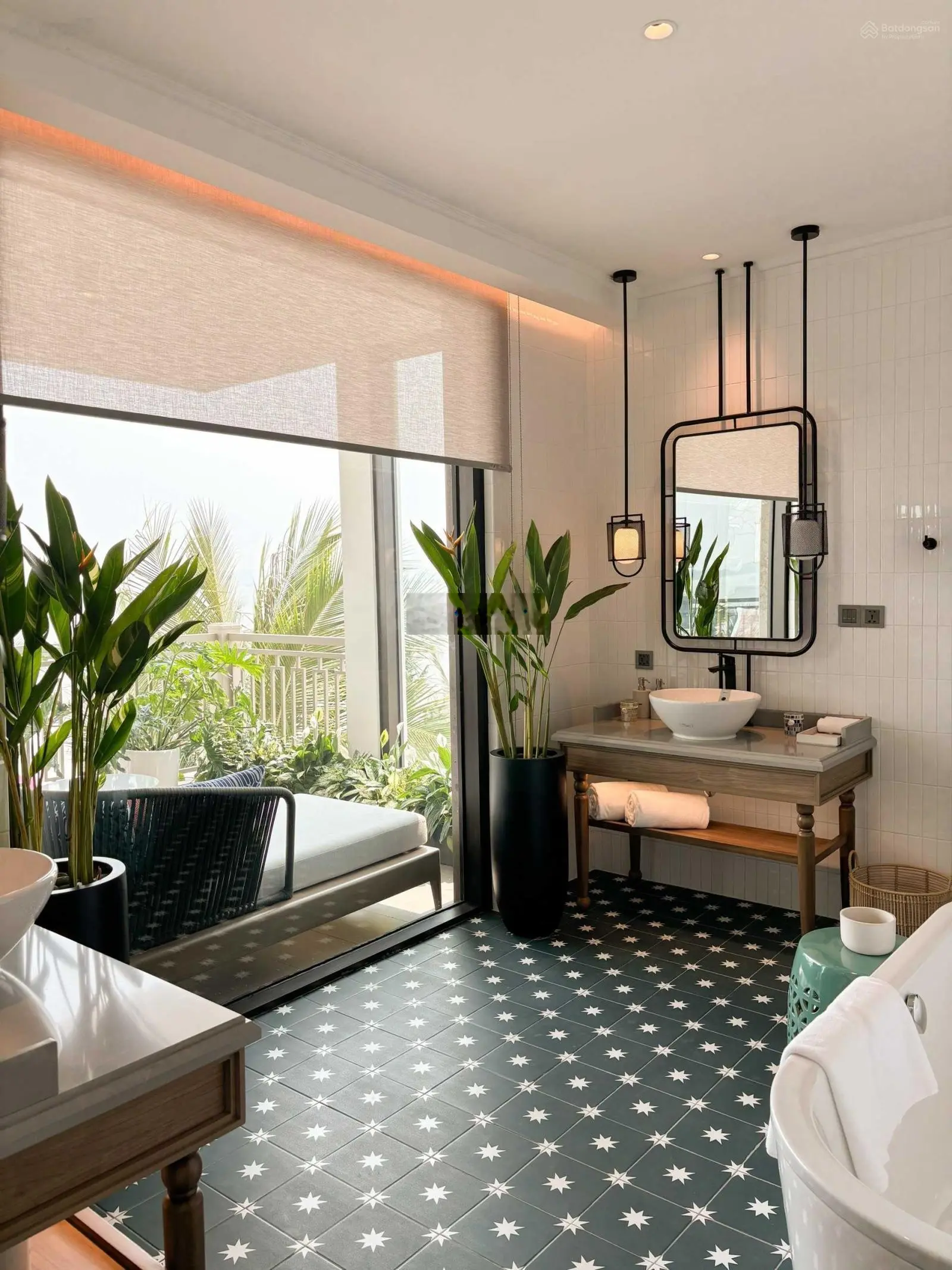 Bán nhà phố Bãi Cháy giá tốt 12tr/m2, bờ biển riêng gần 1km, dân cư đã ở đông. Đất ở sỡ hữu lâu dài