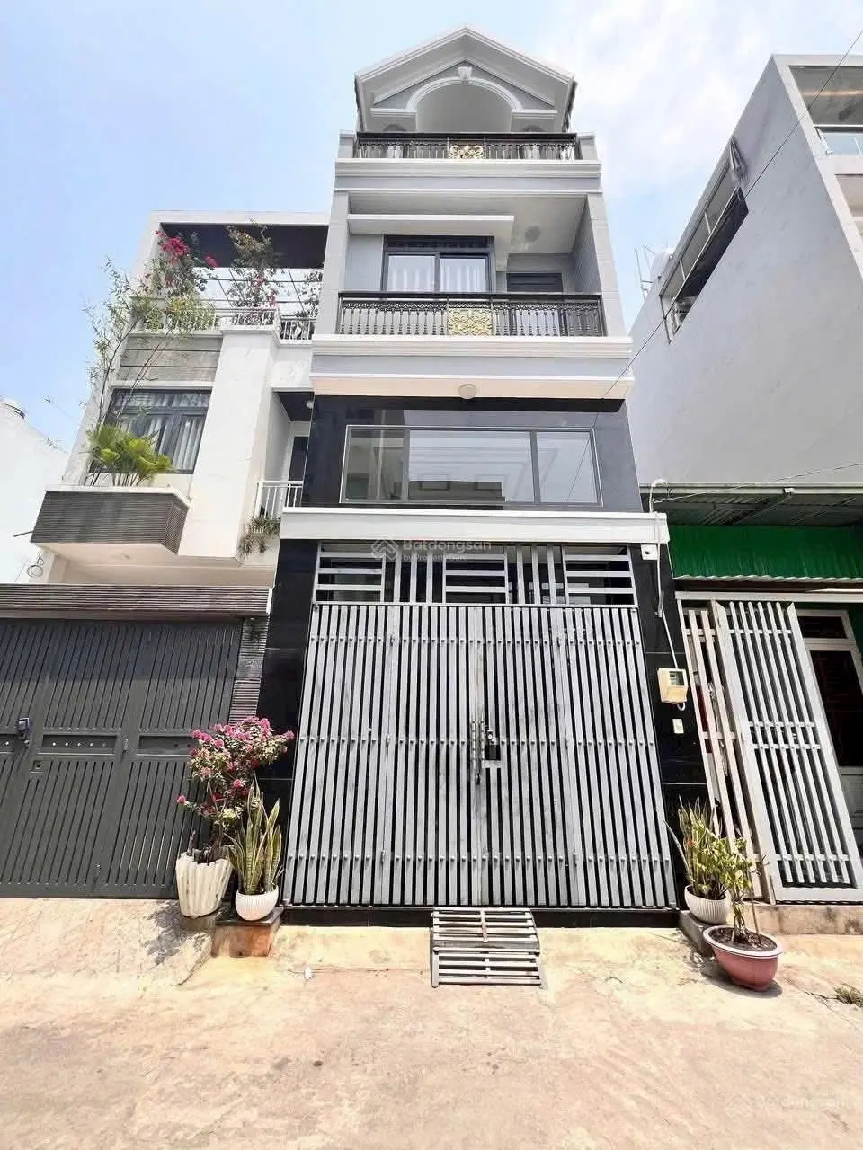 Chính chủ bán nhà 1trệt 3 lầu đường Hoàng Hữu Nam -Phường Long Thạnh Mỹ - Quận 9