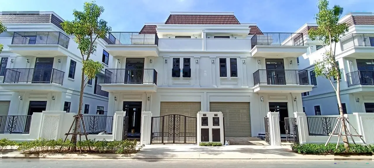 Cần bán gấp căn liền kề hướng Nam mát mẻ thanh toán chỉ 30% giá tốt phù hợp đầu tư. LH 0946 576 ***