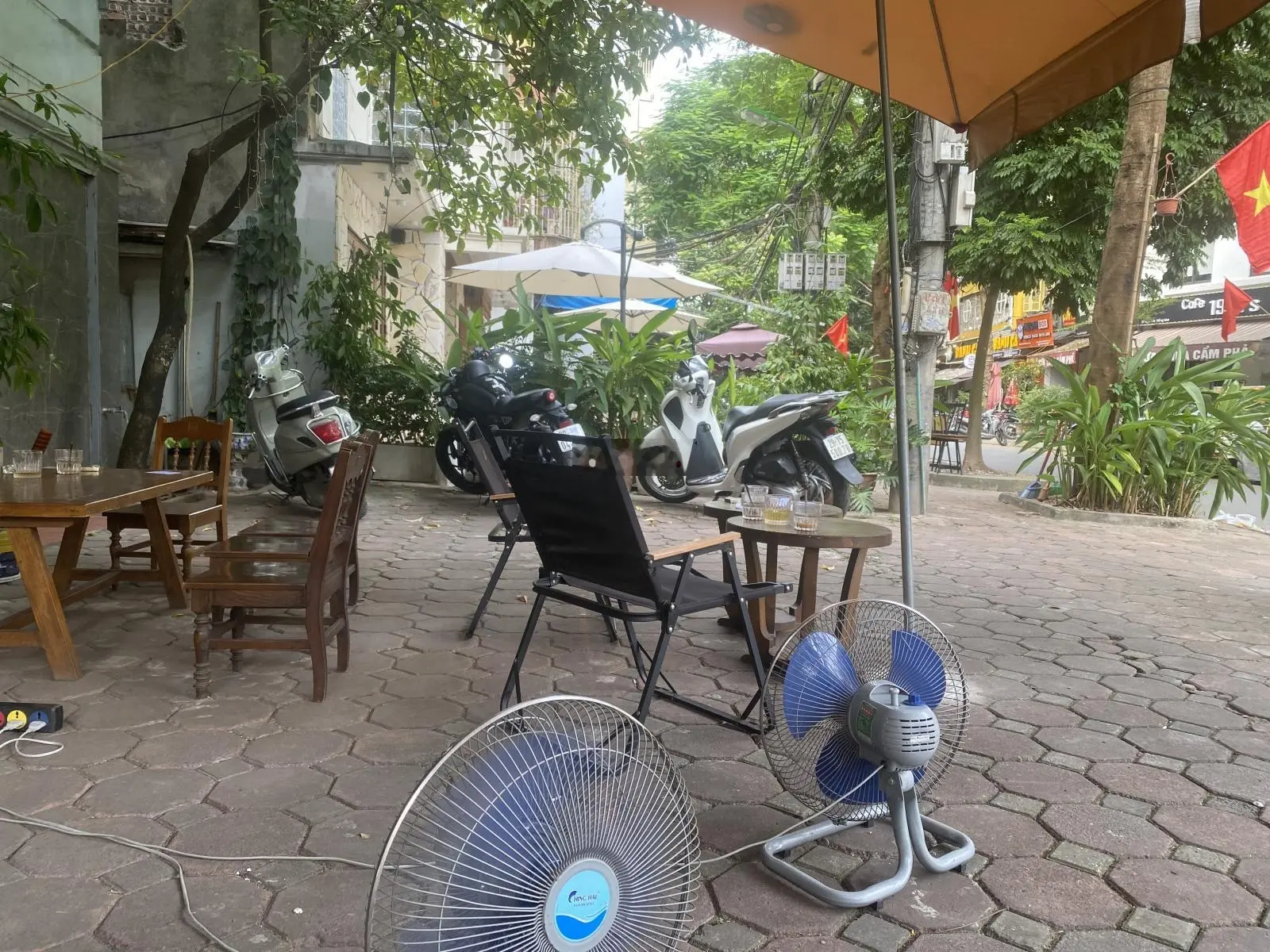 Bán nhà riêng Bạch Mai - Hai Bà Trưng ngõ to vỉa hè rộng hơn mặt phố KD sầm uất 45/58m2 x 4T MT 10m