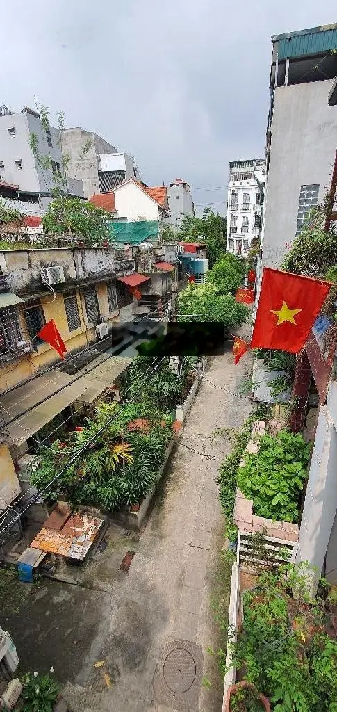 Bán nhà phân lô - trước nhà sân rộng cực thoáng - trung tâm hai bà