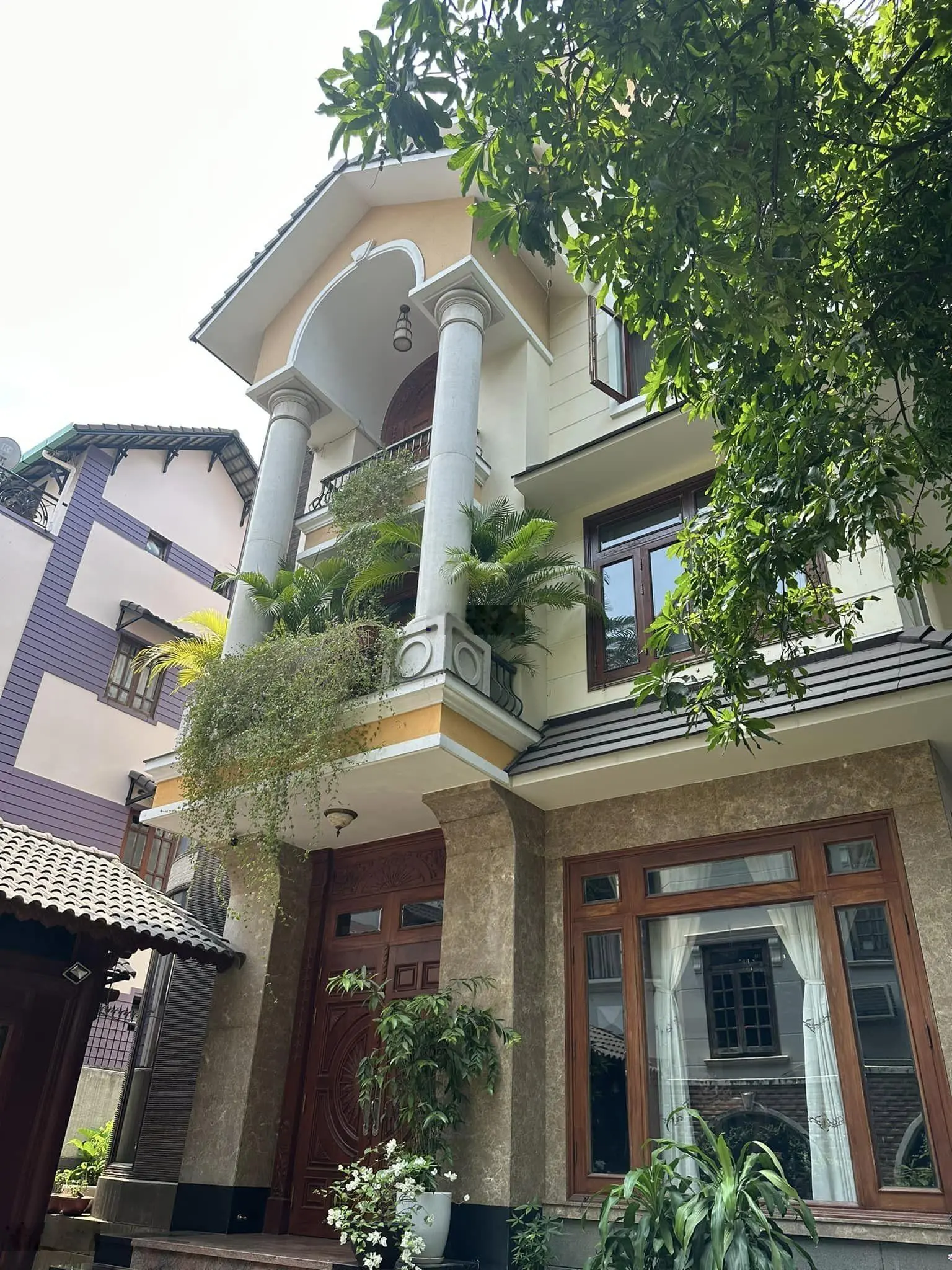 Biệt thự Trần Não Q2, lô góc 2 mặt thoáng, 360m2, 4 tầng, thang máy, tặng toàn bộ nội thất