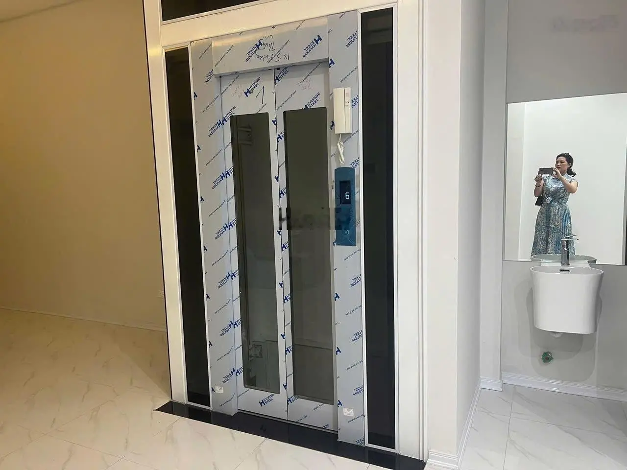 Thanh Xuân siêu phẩm đẹp thang máy ô tô vào nhà 50 m2 - 6 tầng - chỉ 16.7 tỷ