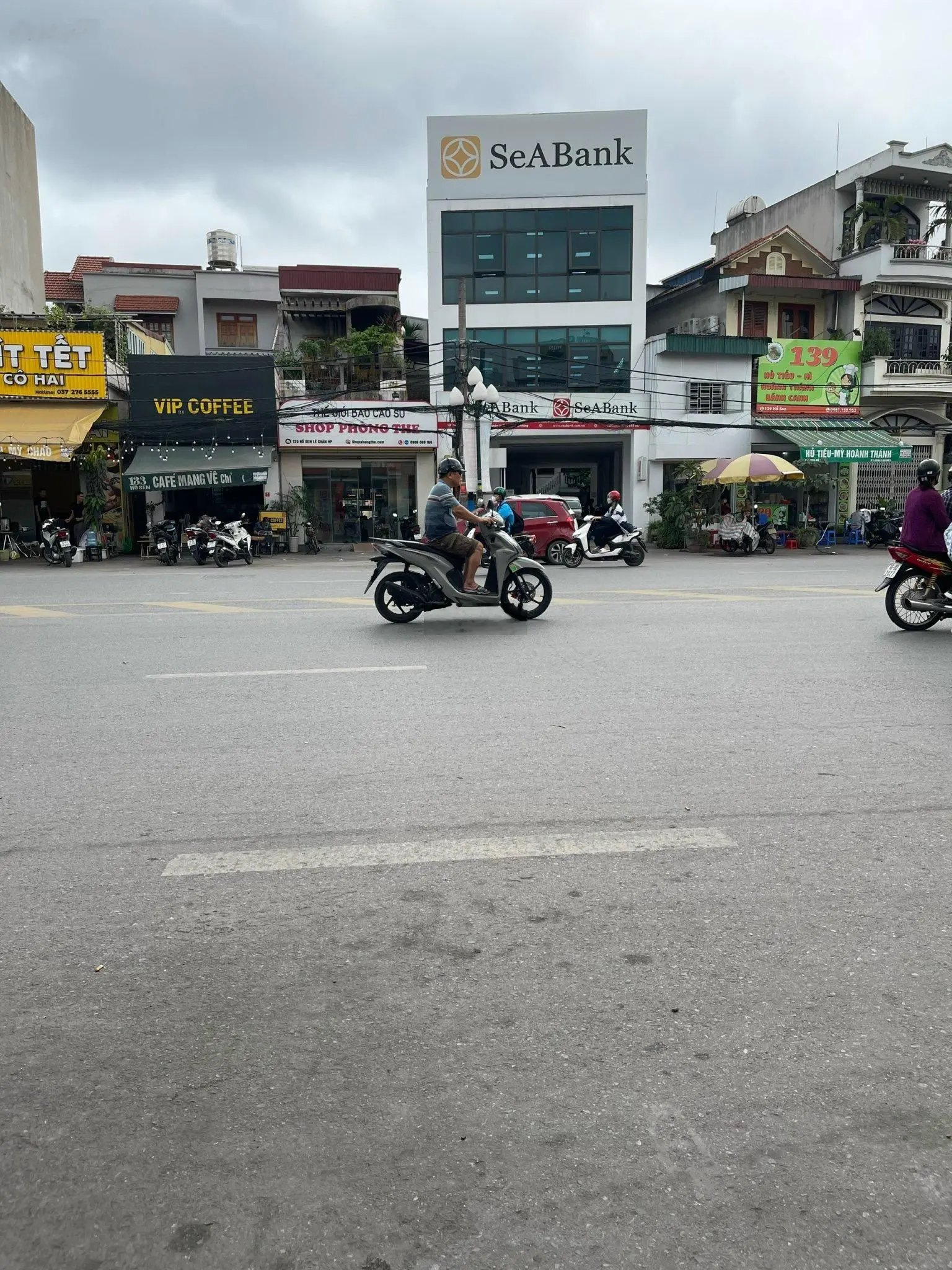 Nhà Mặt Đường Hồ Sen, Đoạn Sầm Uất Nhất, Hơn 60m2, Ngang Gần 4.5m, Vỉa Hè Rộng, Giá 15.5 tỷ