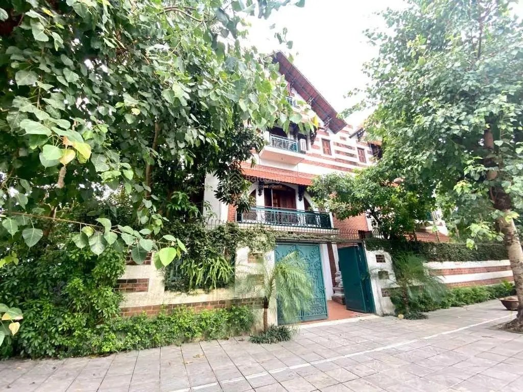 Việt Hưng Long Biẻn - DT 298/458m2 - 4T - MT36m giá chào 78 tỷ(đàm phán)