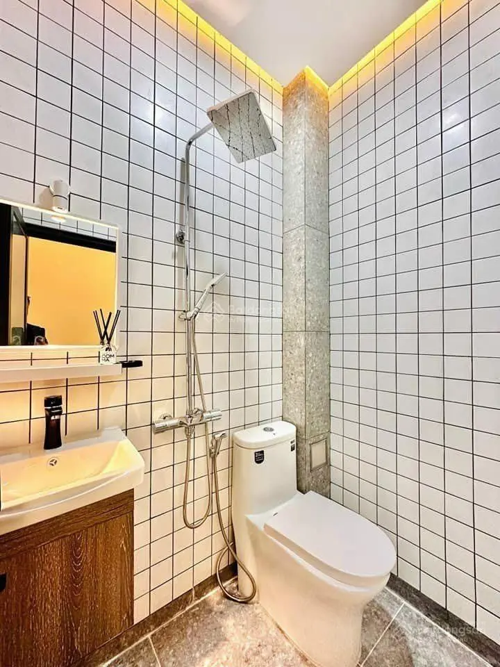 Bán nhà ngay MT 3 Lầu Đ. Huỳnh Lan Khanh, phường 2, Tân Bình, diện tích 71m2, SHR, 0896 465 ***