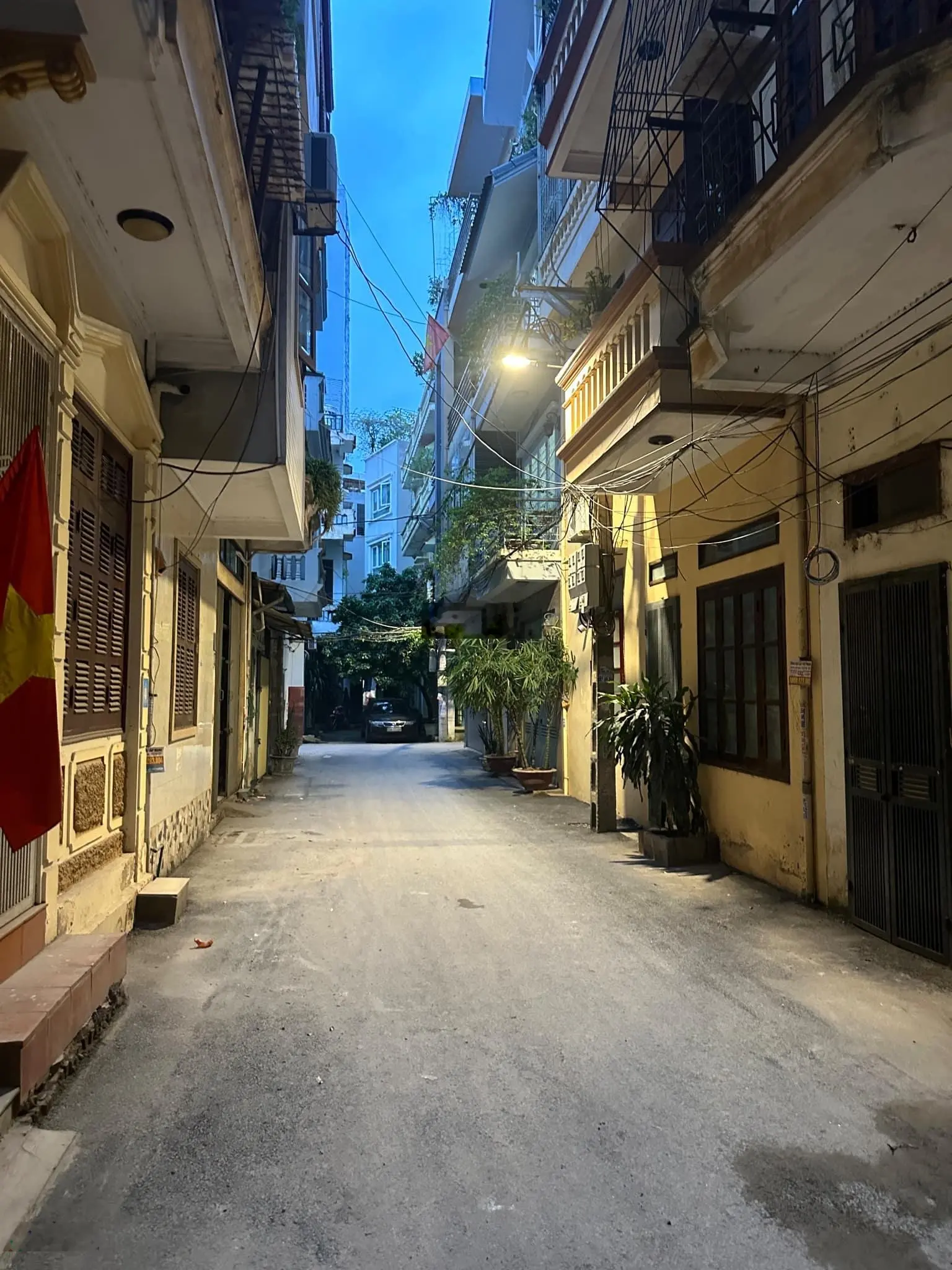 Nhà mới kính coong - 5 tầng thang máy - phân lô - hàng xóm ParkCity