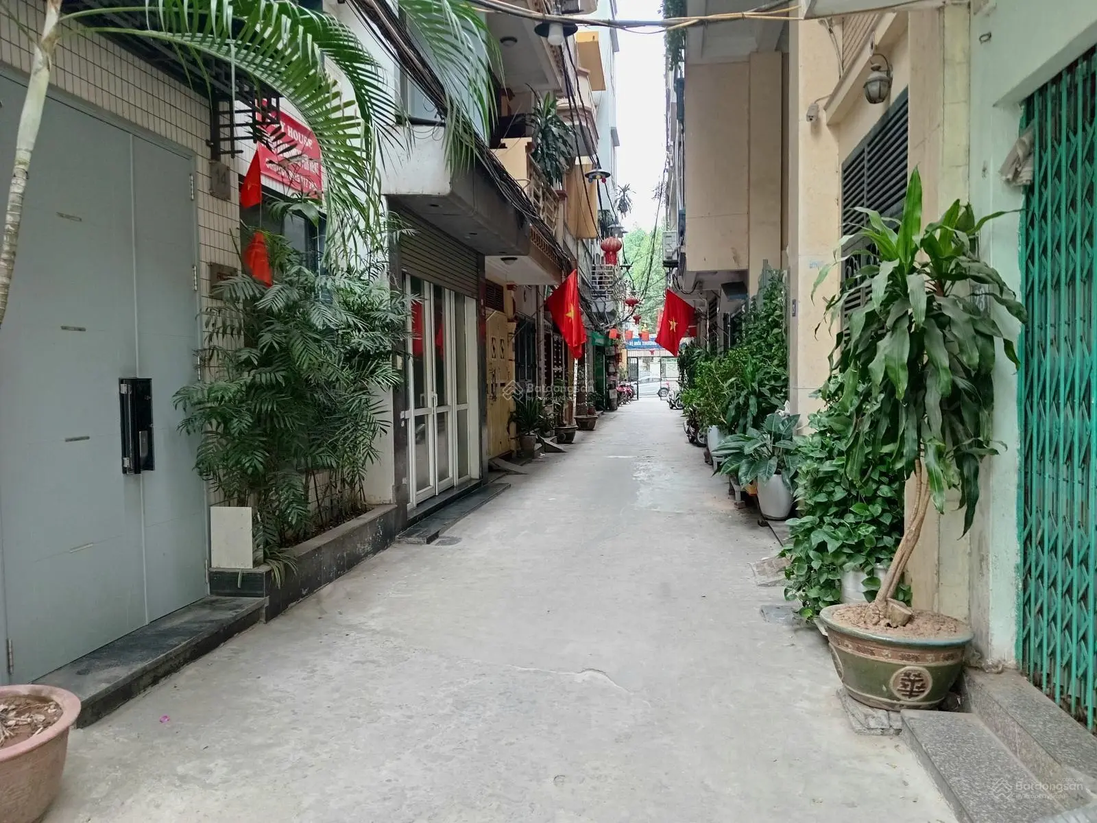 Bán nhà Sơn Tây - Kim Mã, Ba Đình gần sân vận động Hàng Đẫy: 68m2 x 4 tầng, an sinh tốt, ở sướng