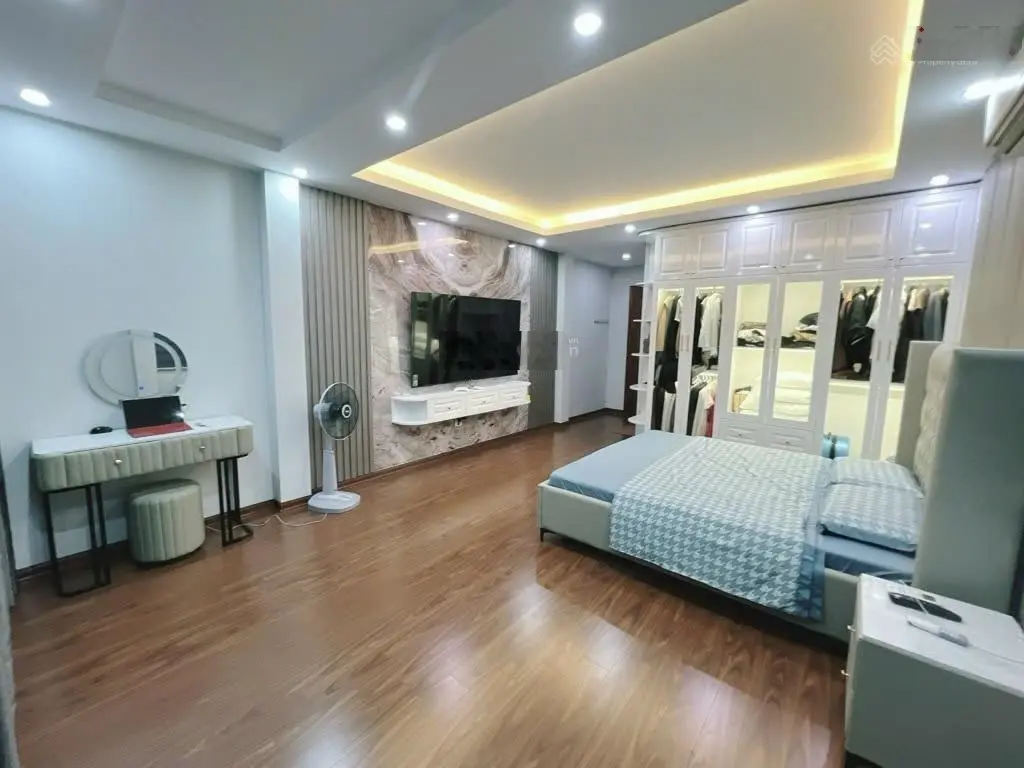 Bán nhà Nguyễn Văn Cừ 55m2 5 tầng, thang máy, gara ô tô, MT 5m, chào 9 tỷ. Ngõ thông - dân trí cao