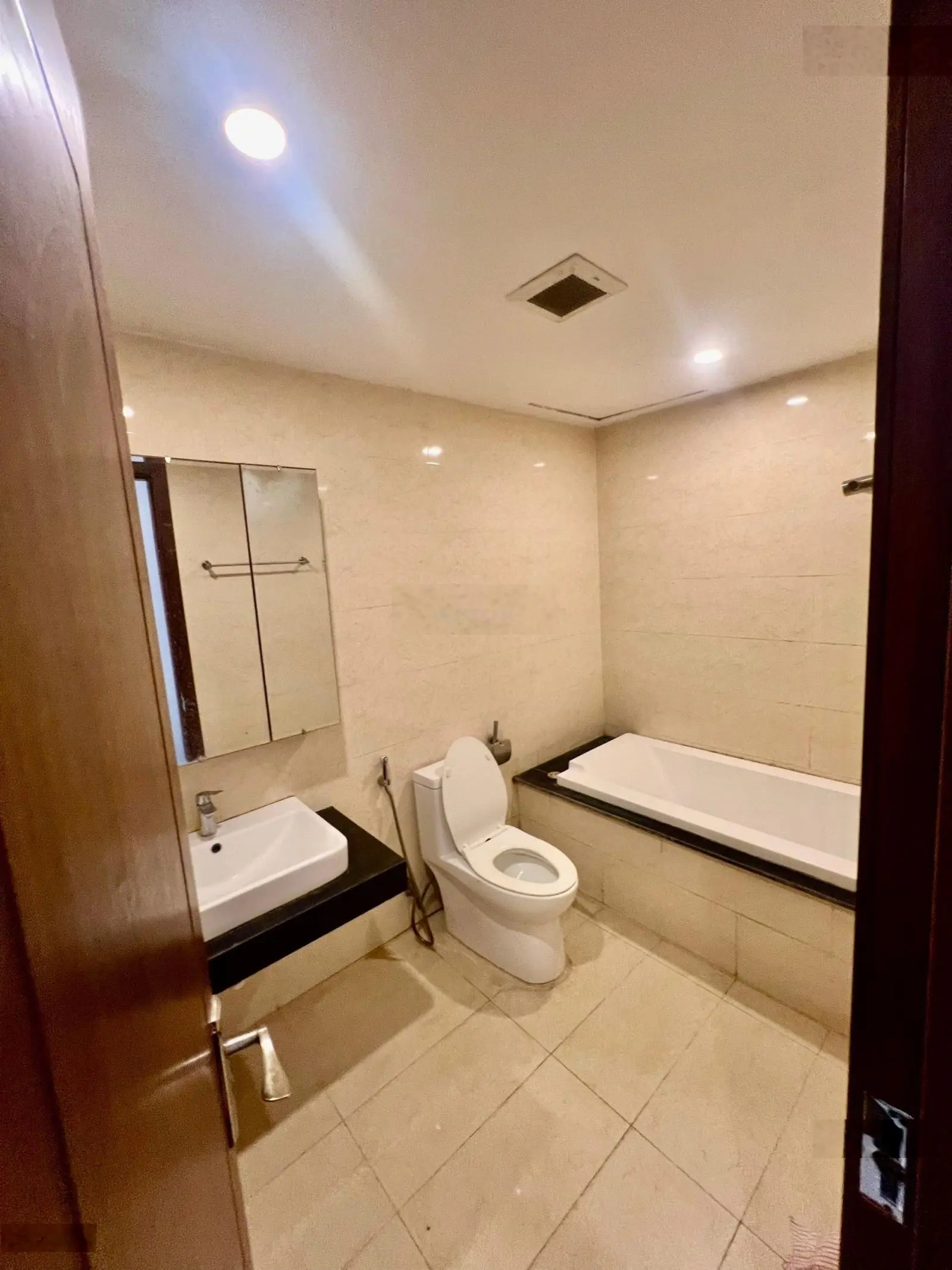 Chính chủ bán căn 2 ngủ HPC siêu đẹp. Full nội thất. 0907 776 ***