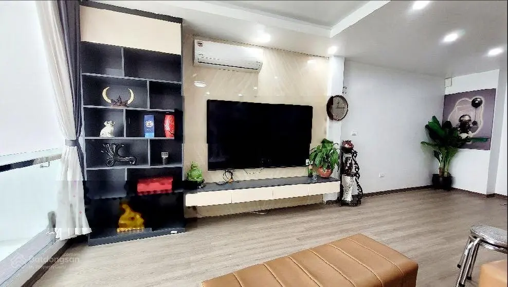 Cổ Linh nhà đẹp 7 tầng thang máy xịn full nội thất oto vào nhà nhiều tiện ích khách mua chỉ việc ở
