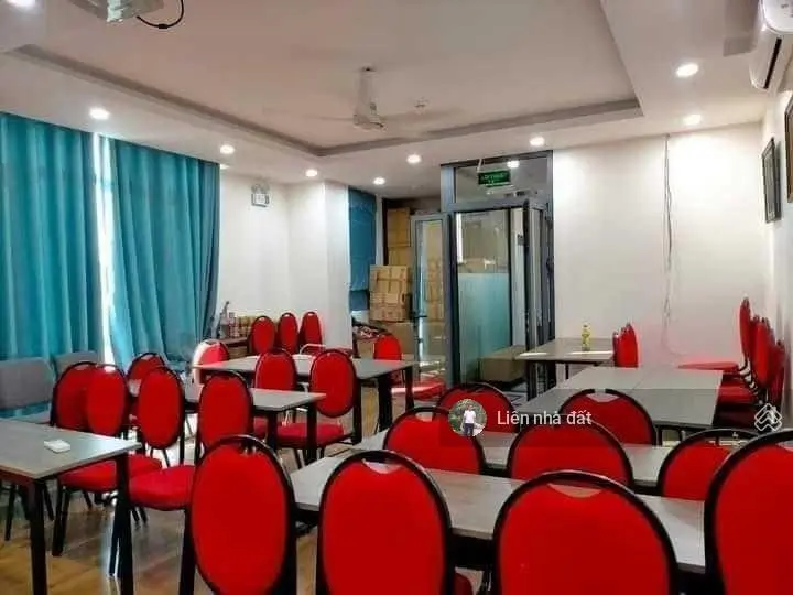 Cần bán nhanh tòa văn phòng phố Mai Dịch 80m2 8 tầng 22.5 tỷ lô góc 3 mặt thoáng