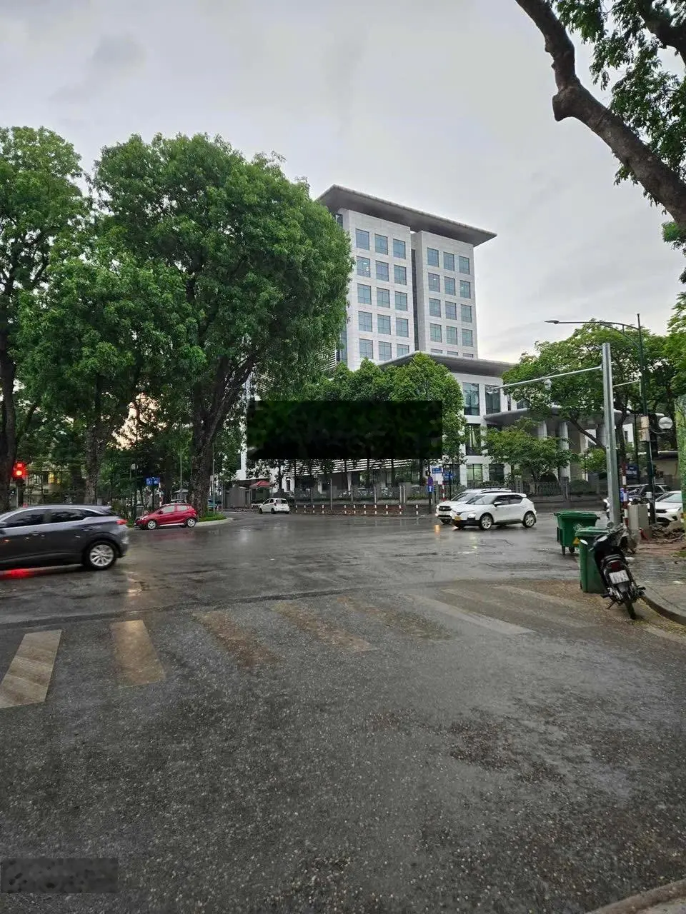 Siêu hiếm -mặt phố - le trực - ba đình - 7 tầng thang máy - kinh doanh - vỉa hè rộng - vew lăng bác