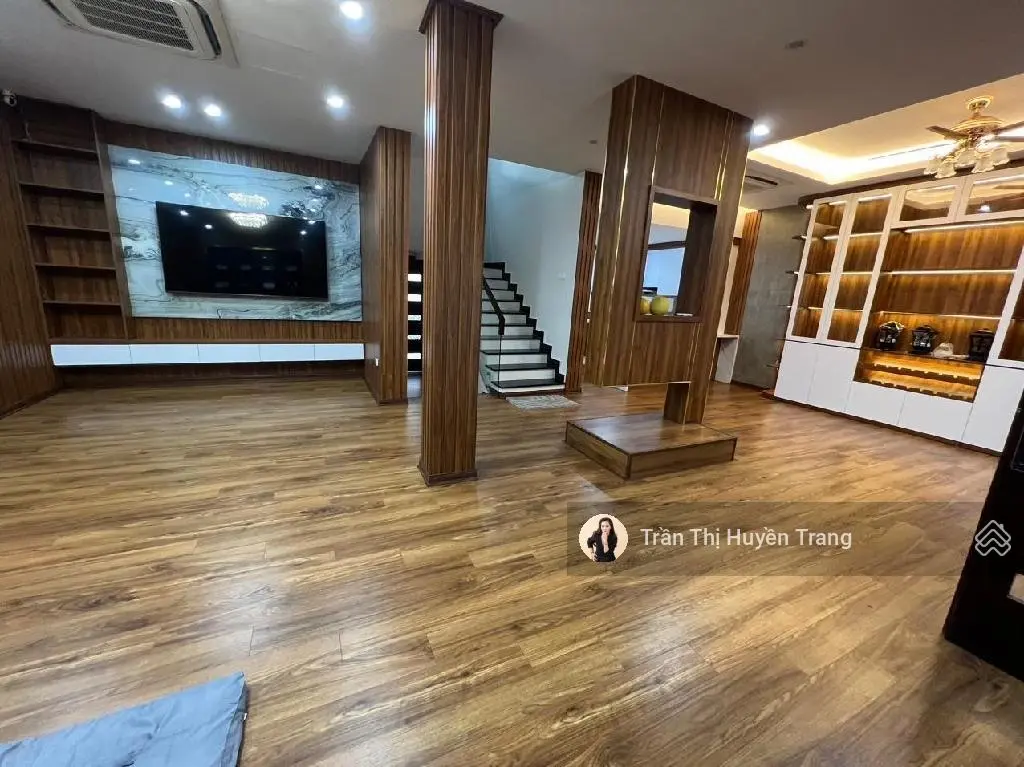Bán biệt thự sân vườn 200m phố vĩnh phúc, gara ô tô, bể bơi, tiểu cảnh siêu đẹp, 32 tỷ o973355.626