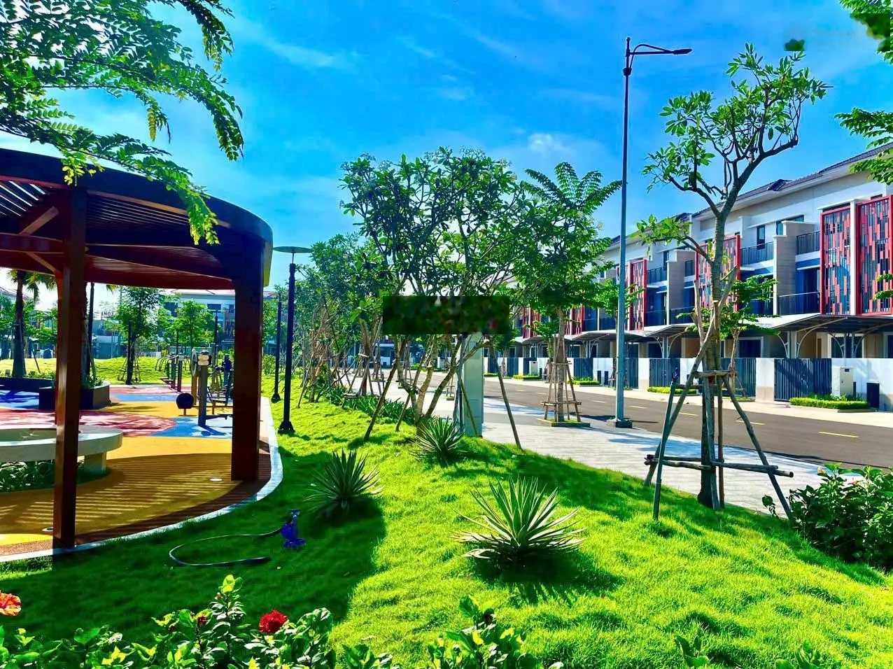 Bán nhà 1 trệt 2 lầu tại VSIP 2 Bình Dương dự án Sun Casa Central giá tốt đầu tư