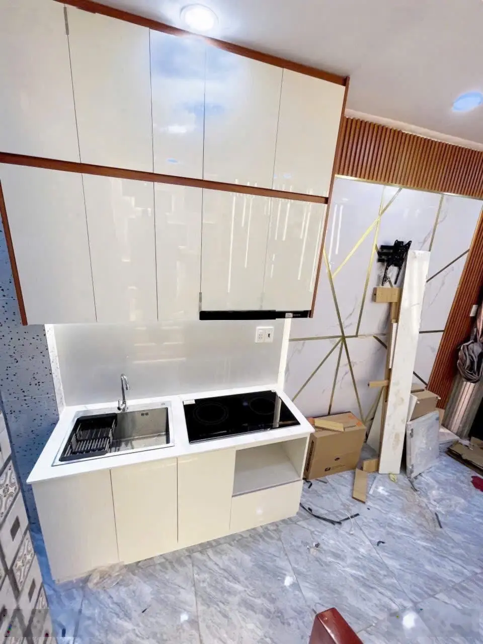Nhà Phú Nhuận, hẻm xe hơi, có sân thượng, chủ gửi giá 4 tỷ 750 còn thương lượng. LH ngay 0906 435 ***
