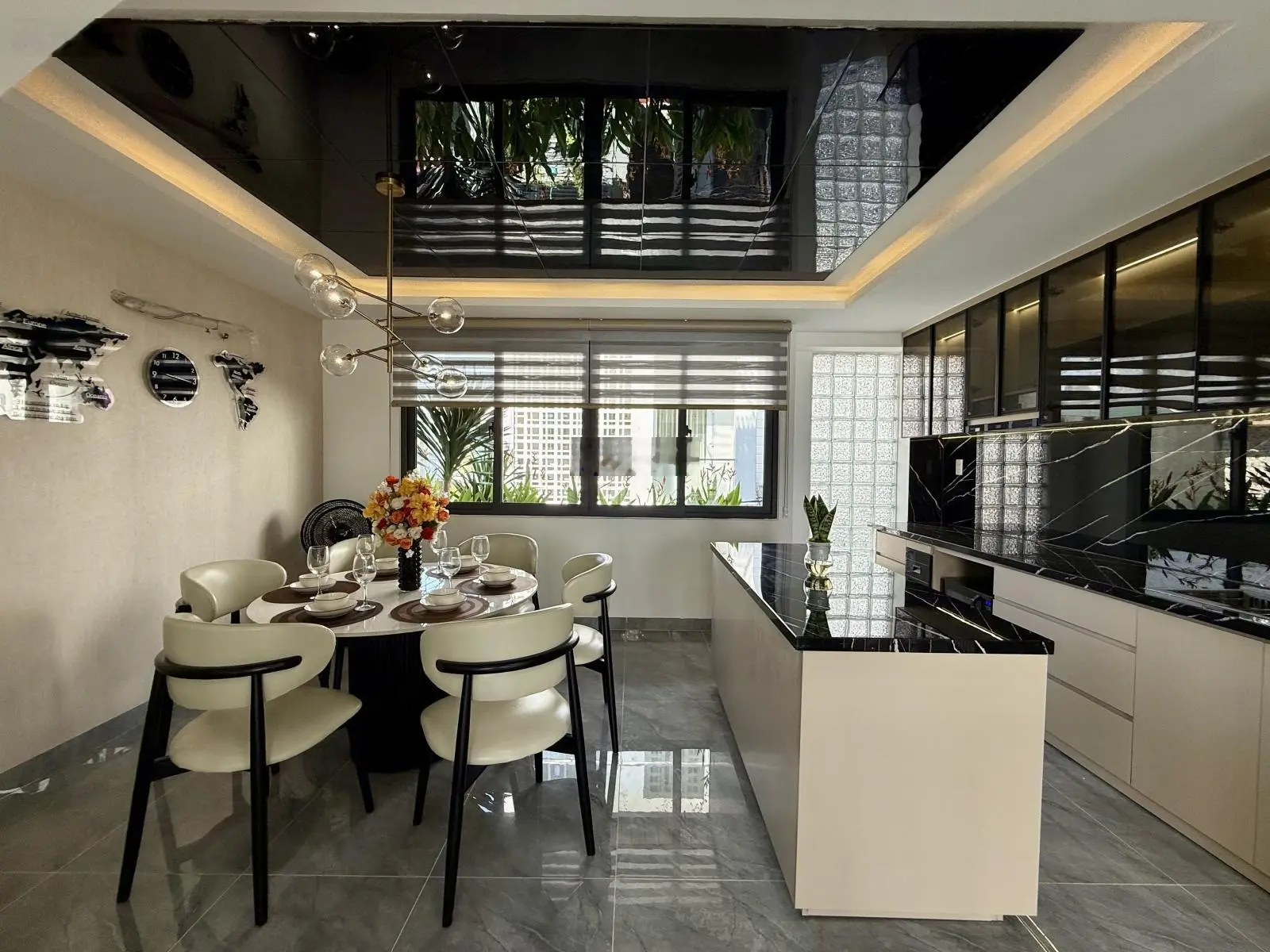 Nhà ngay ngã tư ga, sát bên chợ Cầu Đồng, DT:5,2X10M, Lửng, 3Lầu, 4PN, Gara ô tô, Sân thượng.
