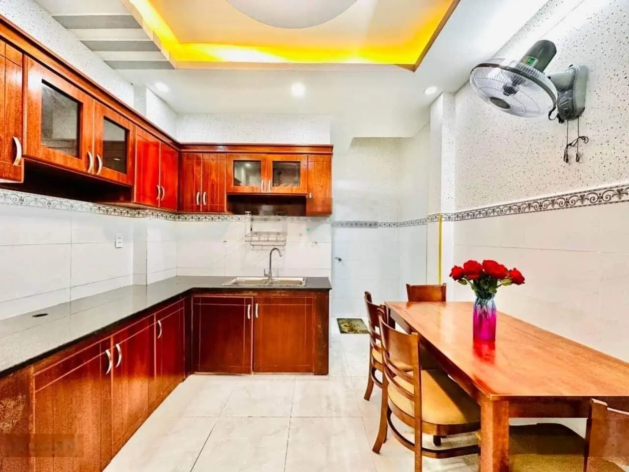 Định cư Úc cần bán gấp nhà ngay MT Huỳnh Tịnh Của, Võ Thị Sáu, Q3, 42.8m2, 1T 1L, SHR