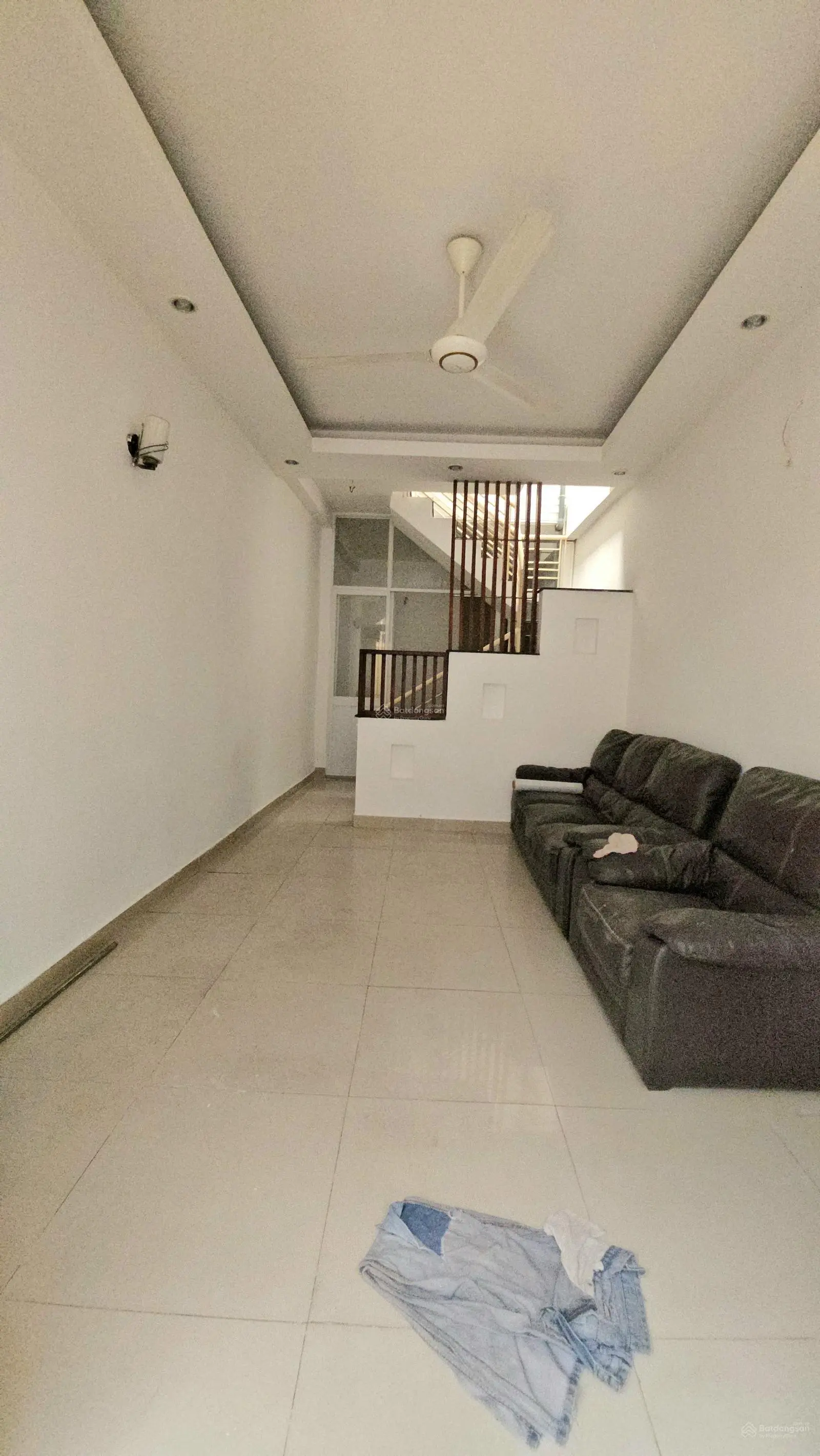 Nhà bán quận 4, 36m2 đất, dân cư hiện hữu, không lo giải toả, 2 tầng hoàn công, nhà vuông vắn