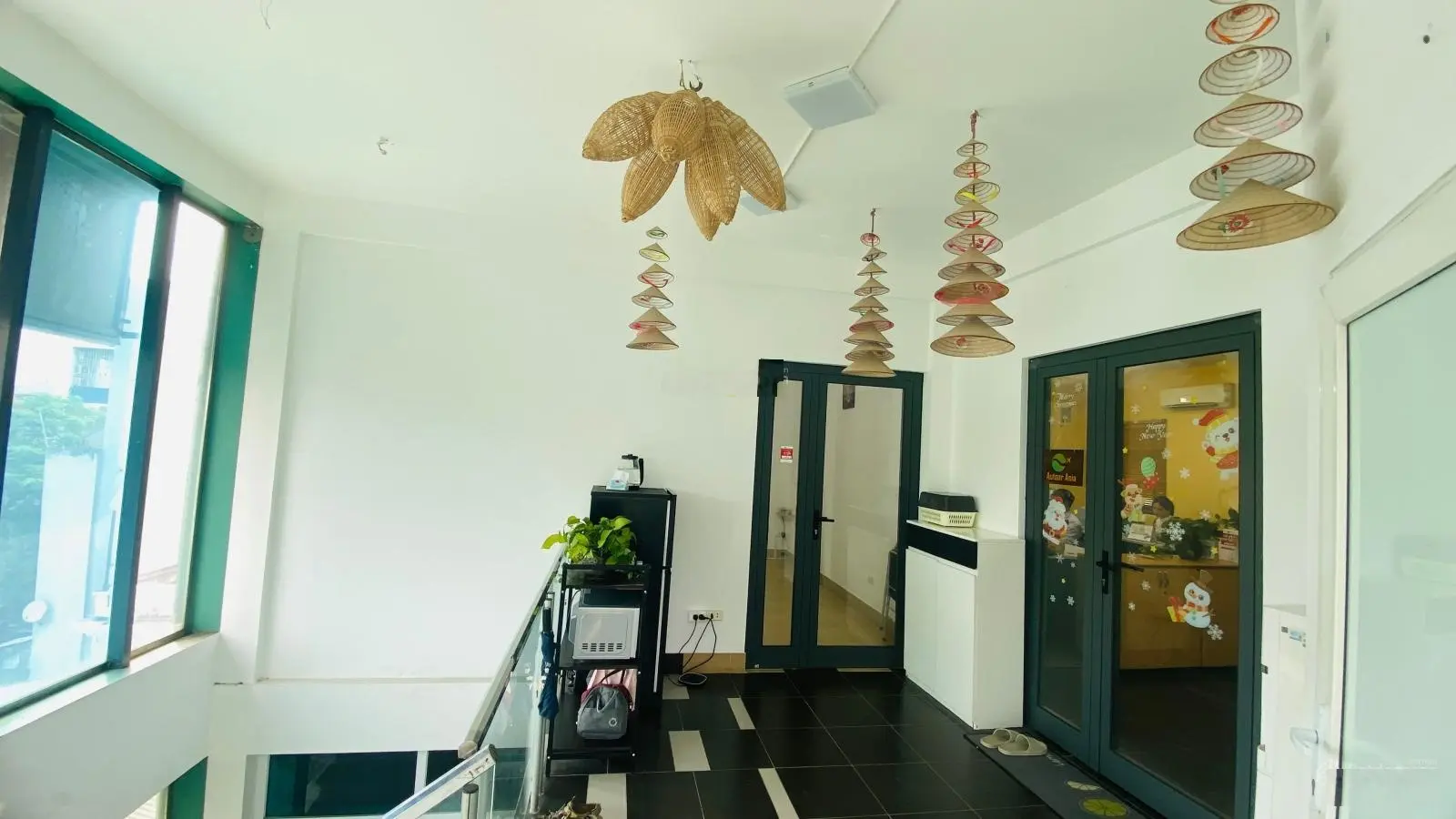 Nhà phố Hoàng Cầu ô tô tránh - cho thuê văn phòng 50Tr/ tháng - 130M2 x 18.5 Tỷ