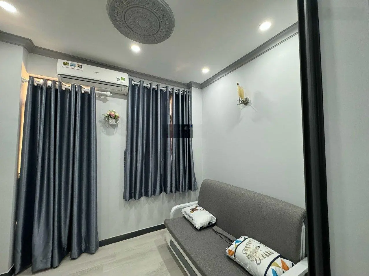 Bán nhà nhỏ Vũ Tùng P2 BT hẻm 3m5, đầy đủ nội thất, 3 tầng, DT ~15m2, 2 PN, Giá 3 tỷ 1