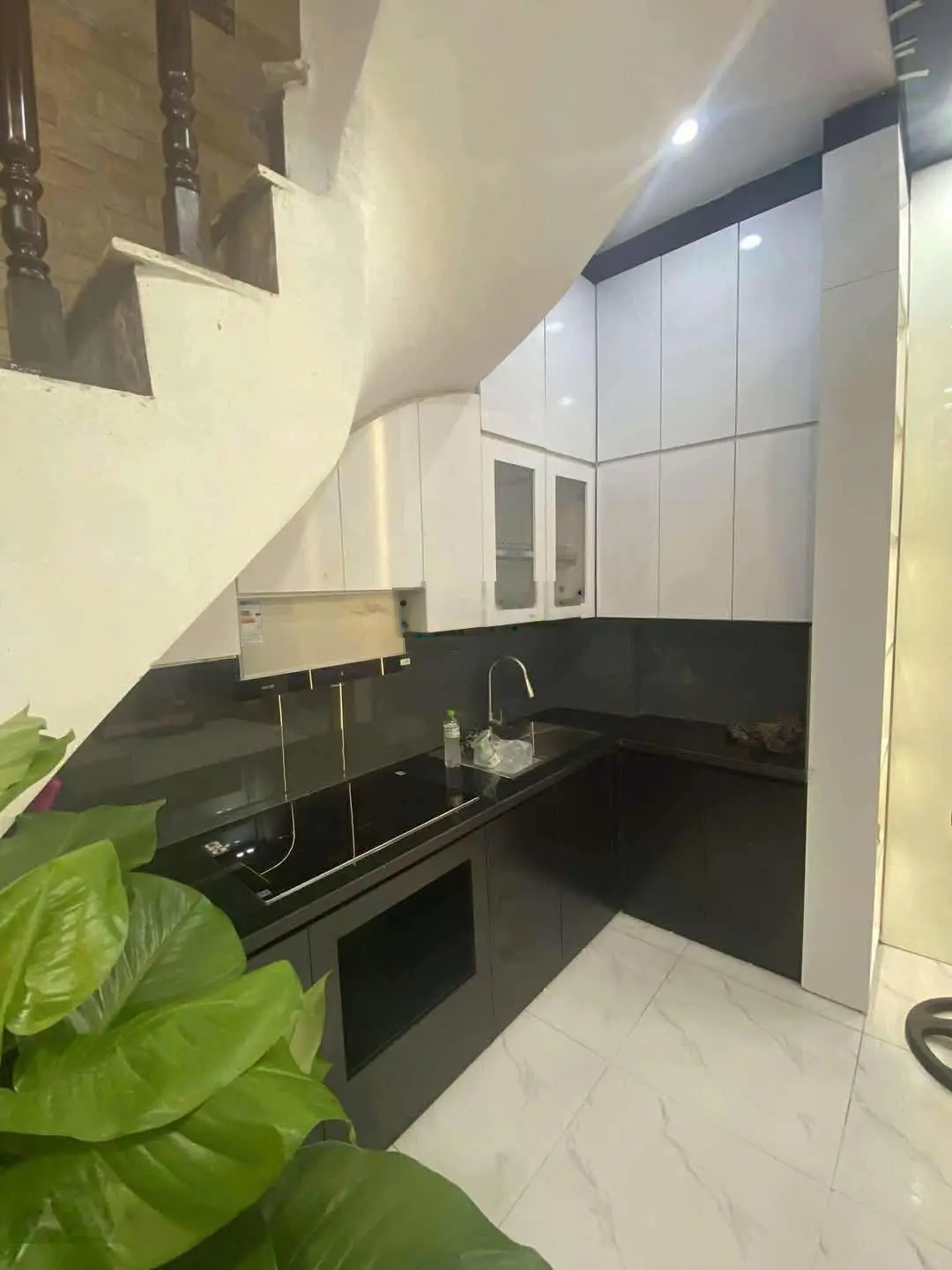 Hoàng Mai, Hoàng Mai. DT 26m² x 5 tầng, MT 5,2m, giá 5,35 tỷ. Đầy đủ nội thất, gần ô tô.